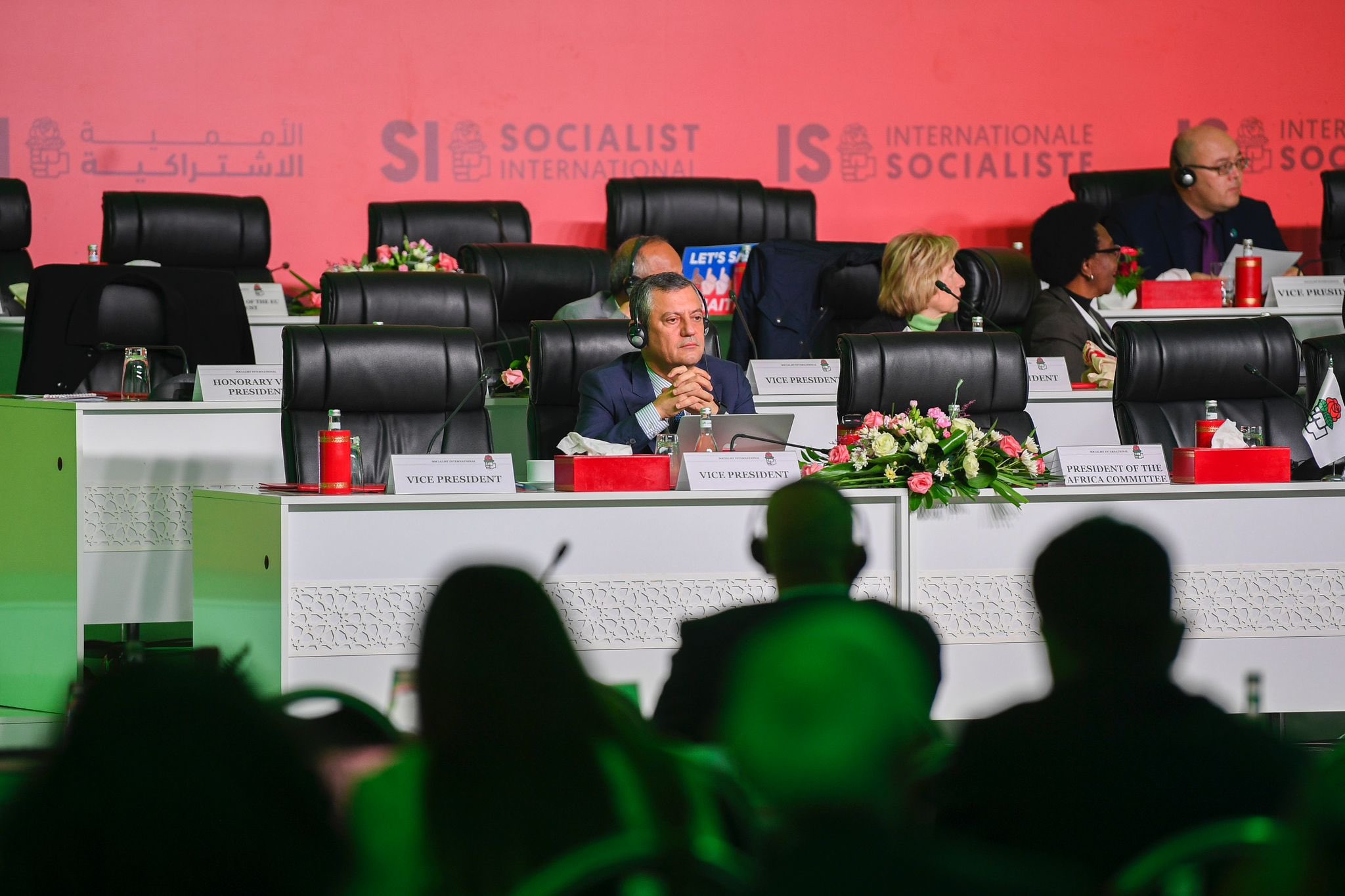 Özgür Özel Sosyalist Enternasyonal Toplantısı'nda