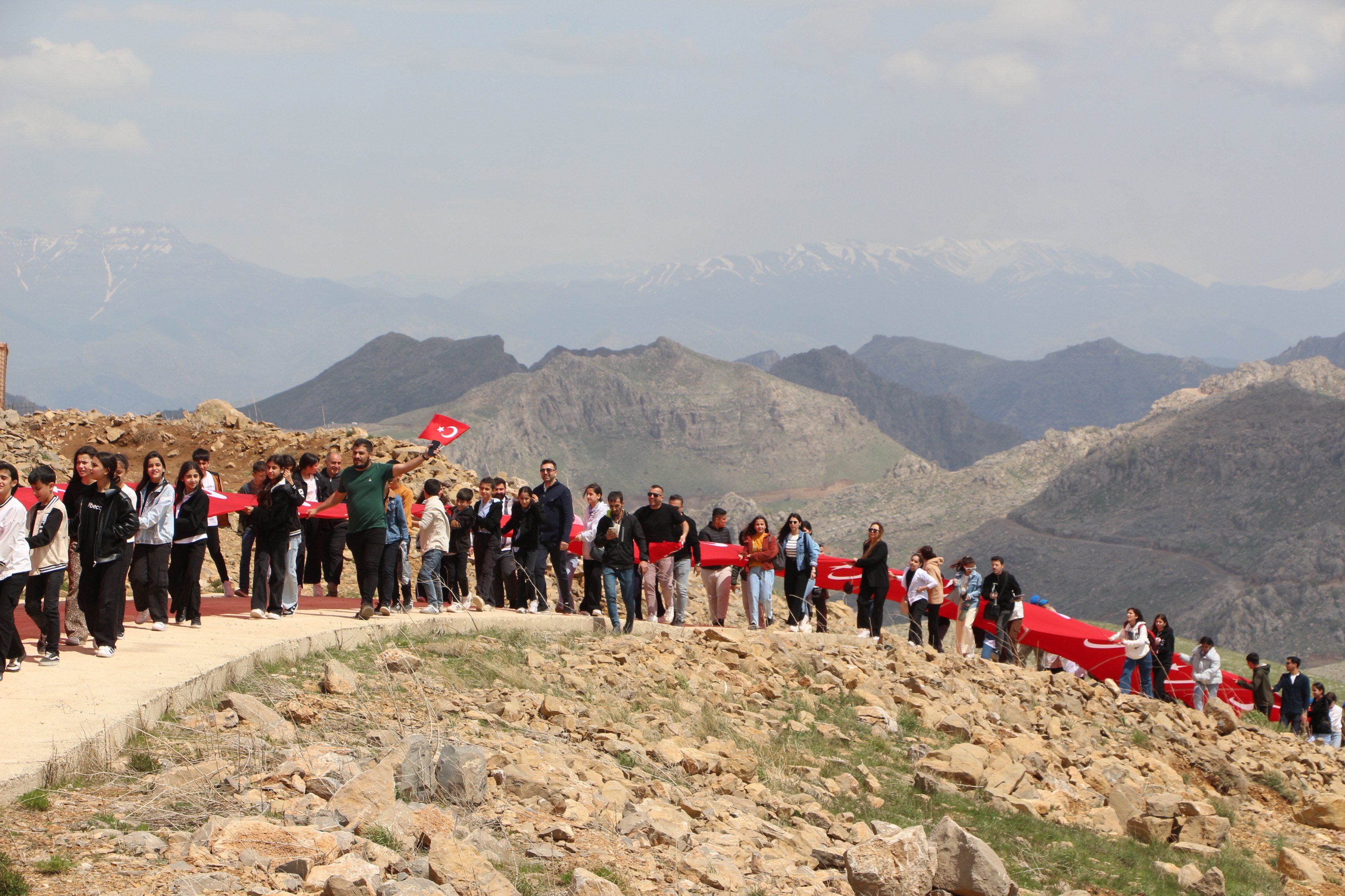 105 Çocuk Türk Bayrağı