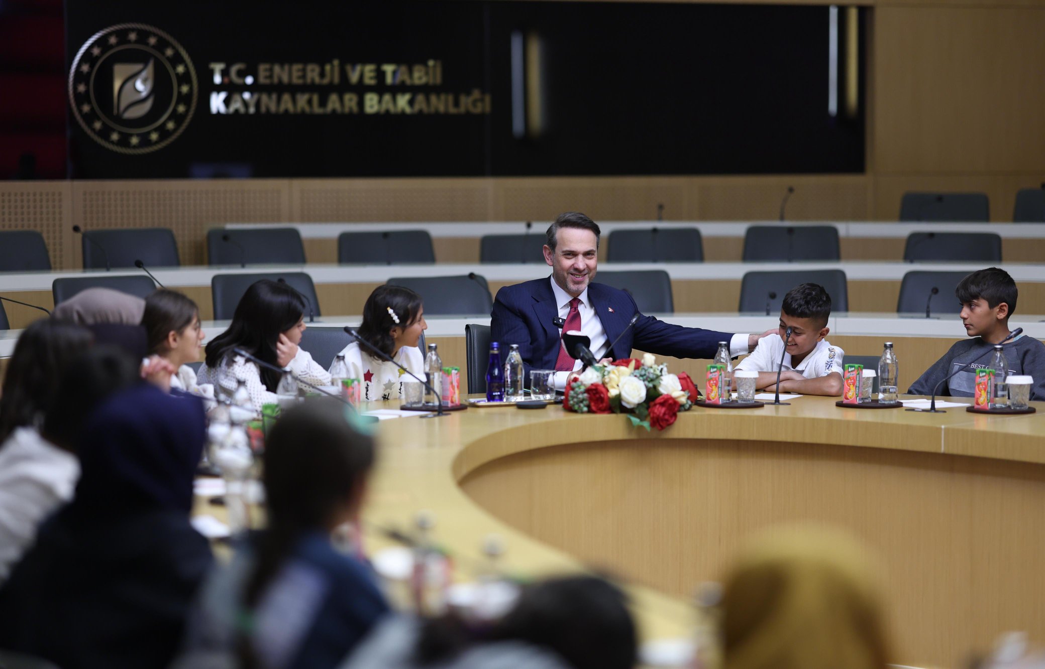 Bakan Bayraktar ve Şırnaklı öğrenciler