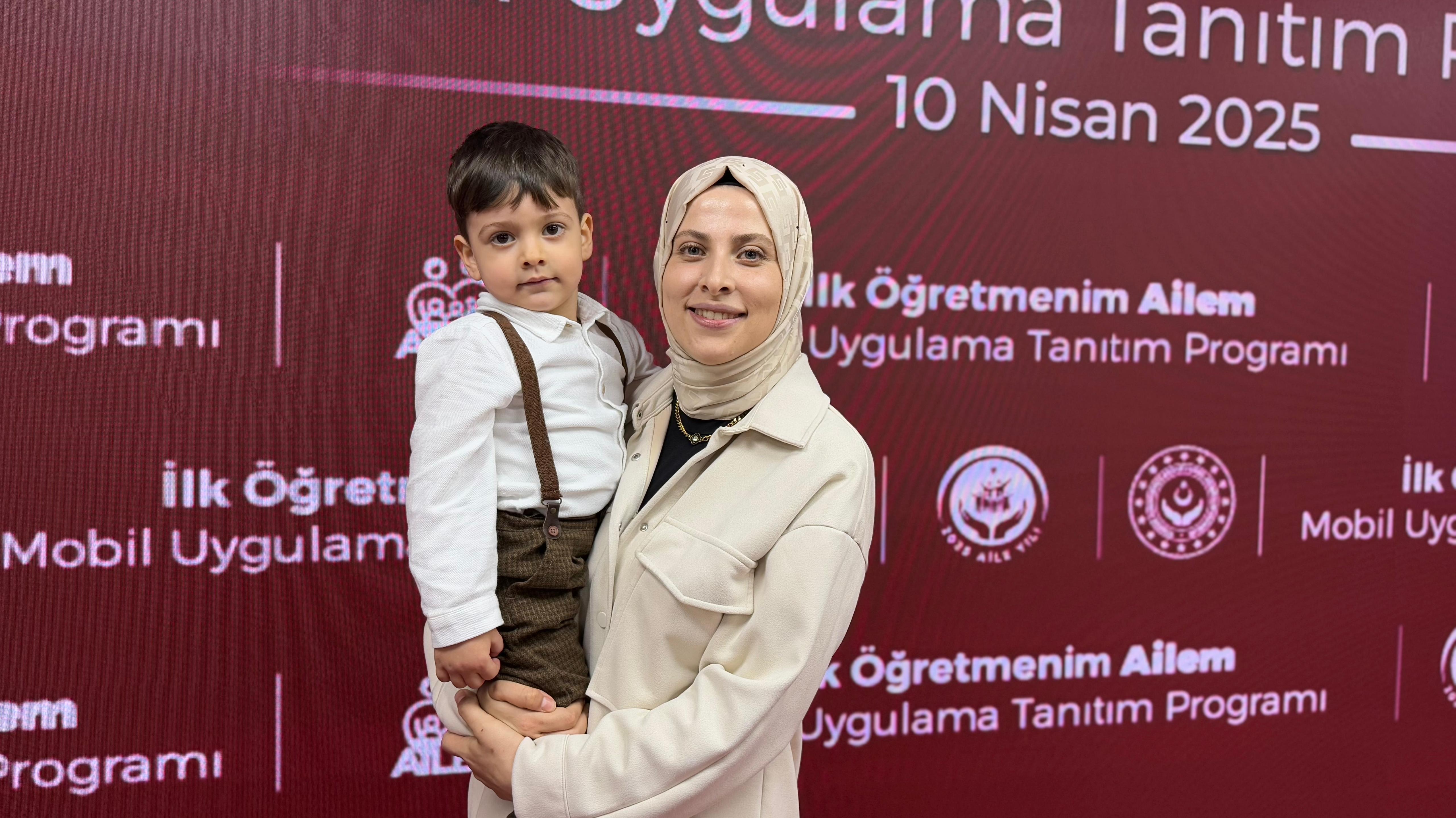 Aile ve Sosyal Hizmetler Bakanı Mahinur Özdemir Göktaş