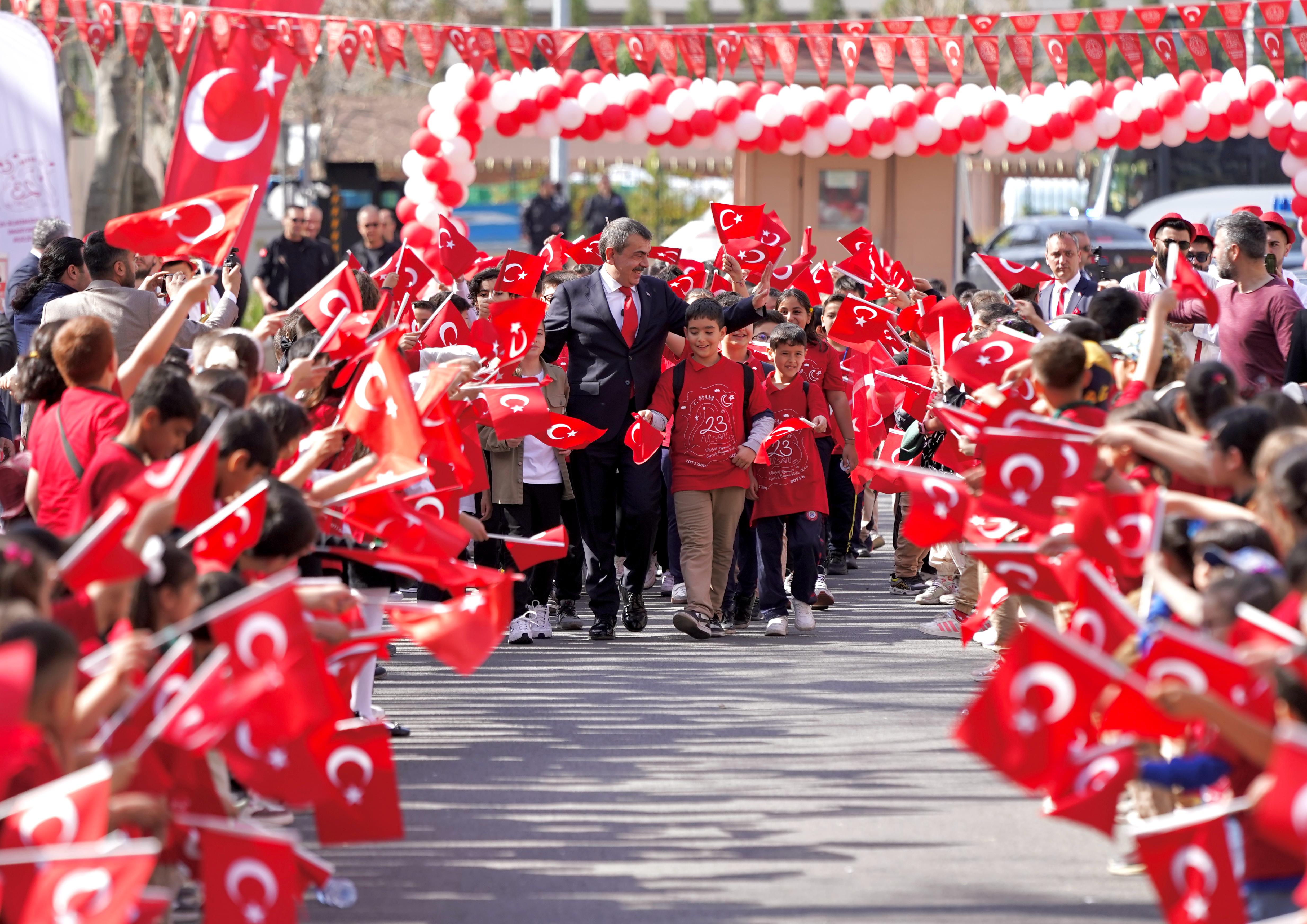 Kenan Ata Hasbal konuşma yaparken
