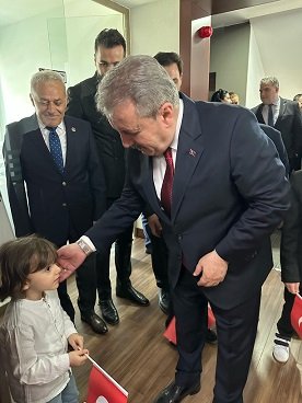 BBP Lideri Mustafa Destici çocuklarla