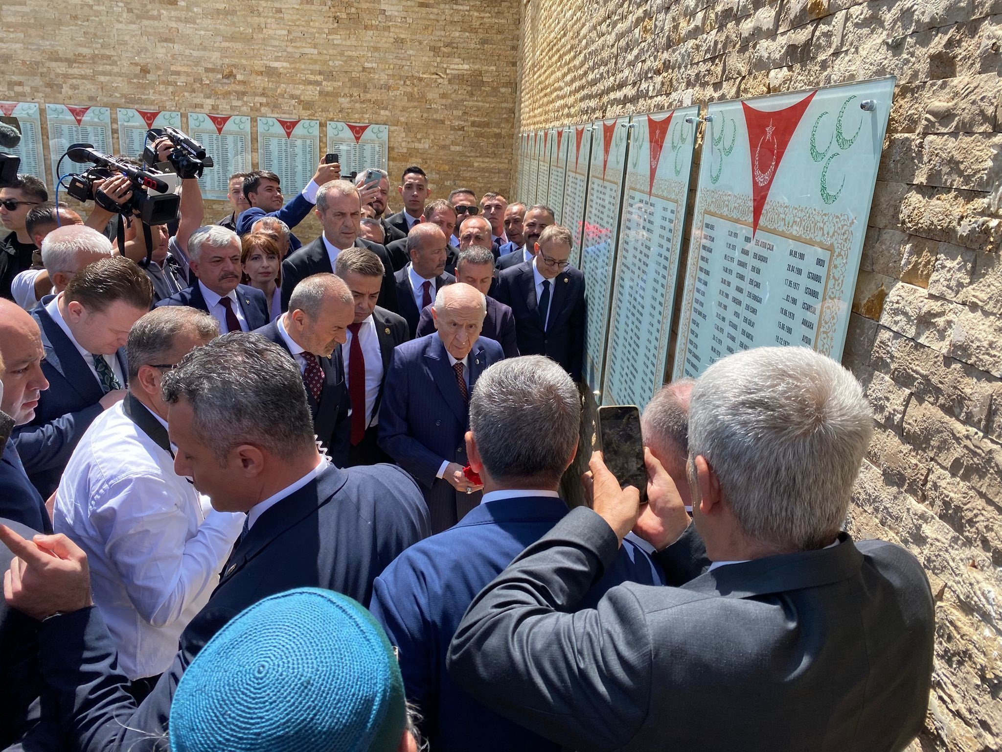 Devlet Bahçeli konuşma yapıyor