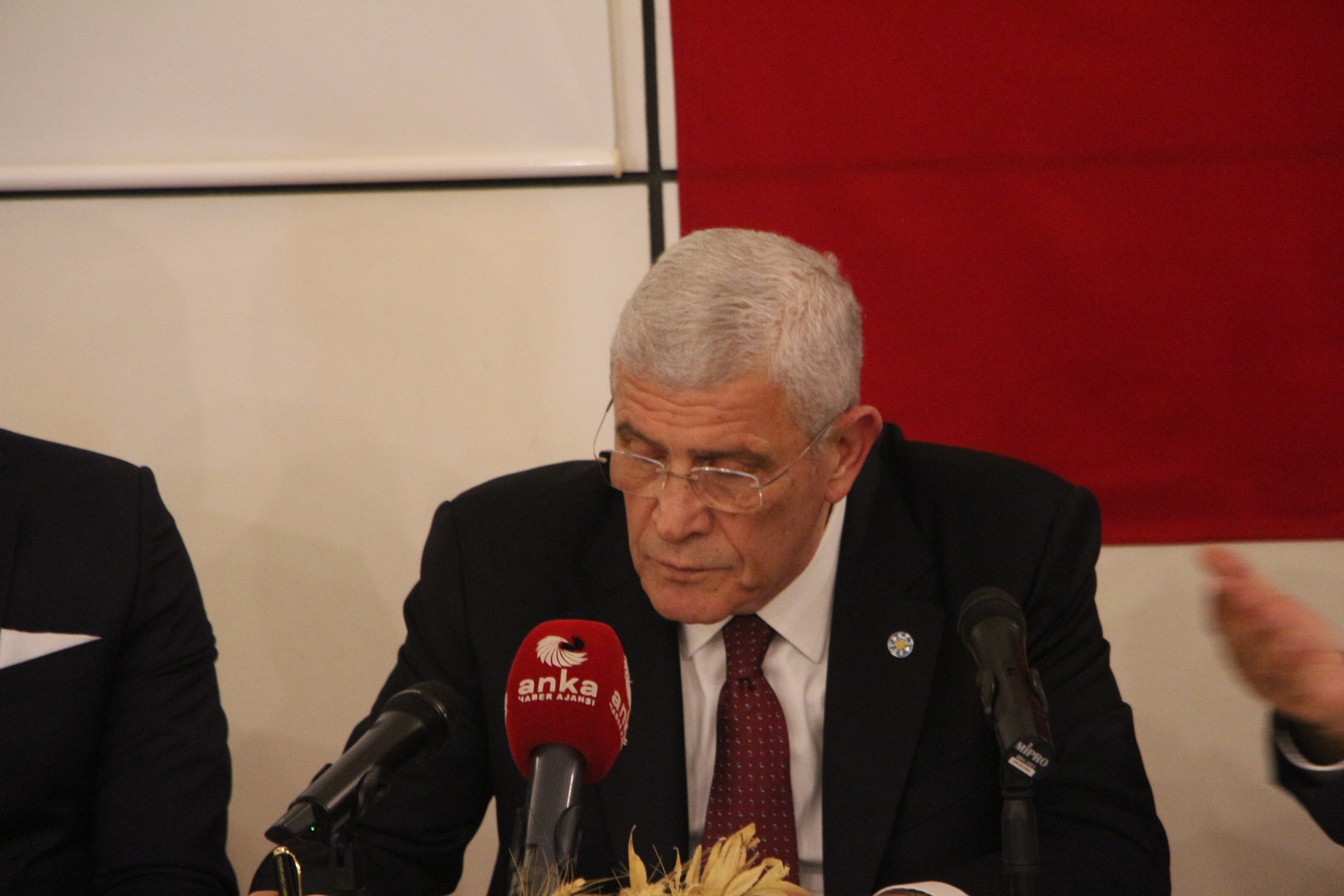 Müsavat Dervişoğlu Çiftçi Sorunlarını Anlatıyor