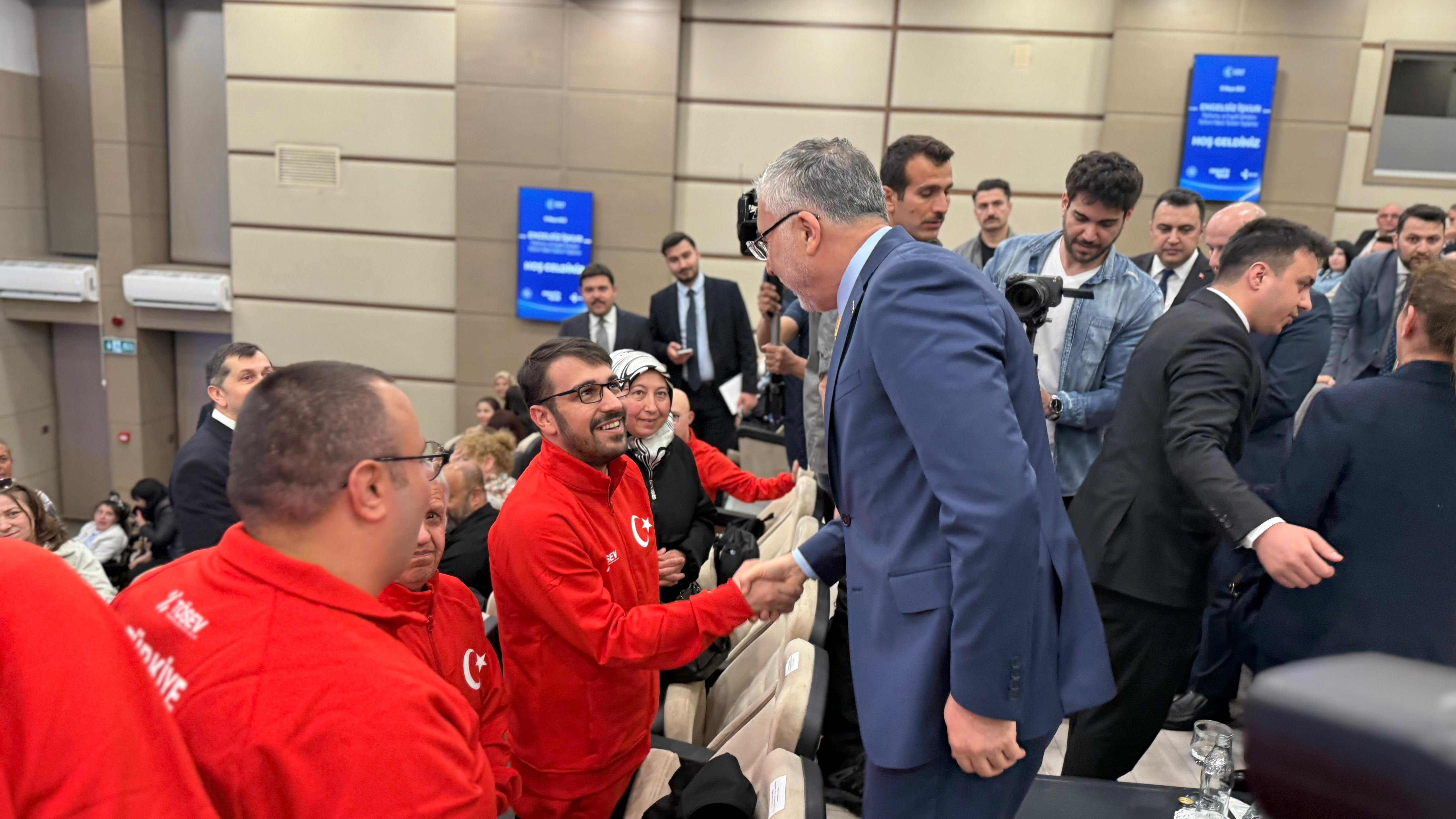 Bakan Işıkhan Konuşma Yapıyor