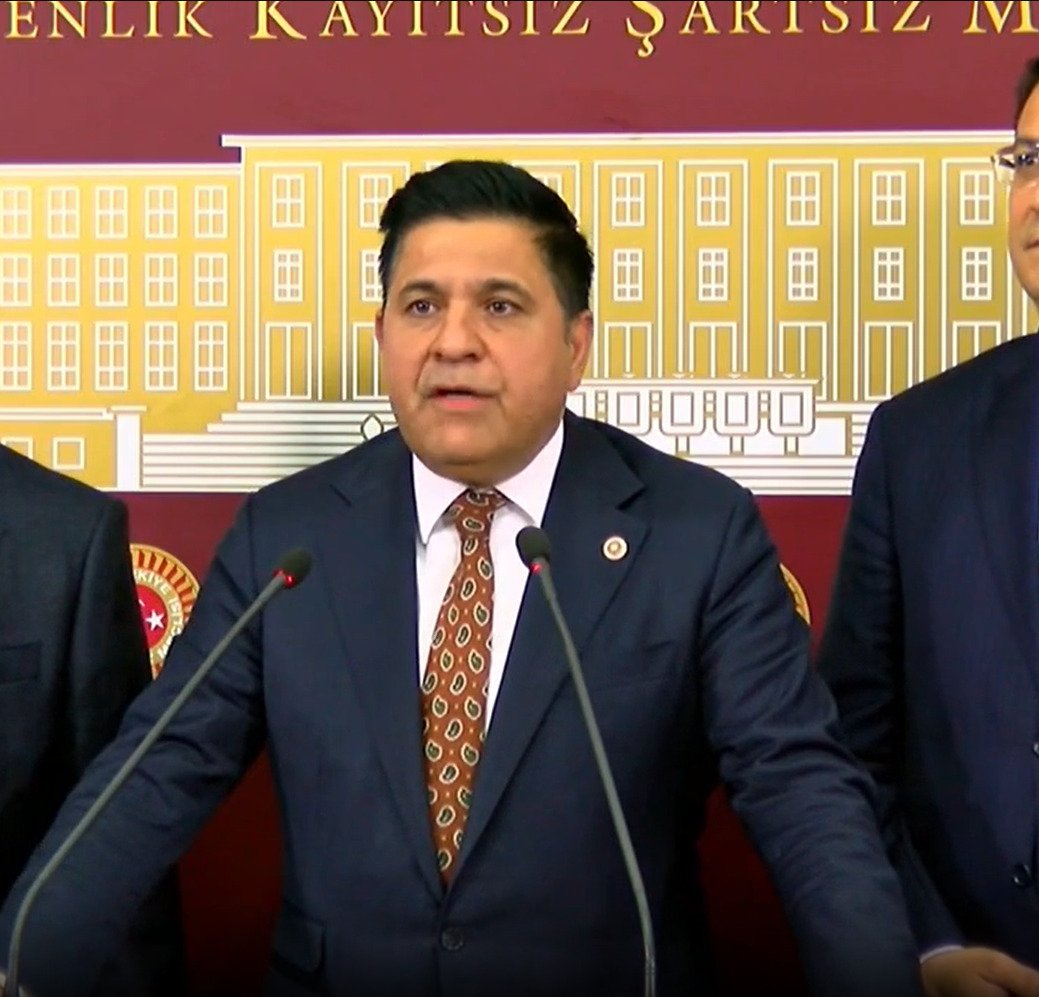 Yeni Yol Partisi Grup Başkanvekili Selçuk Özdağ