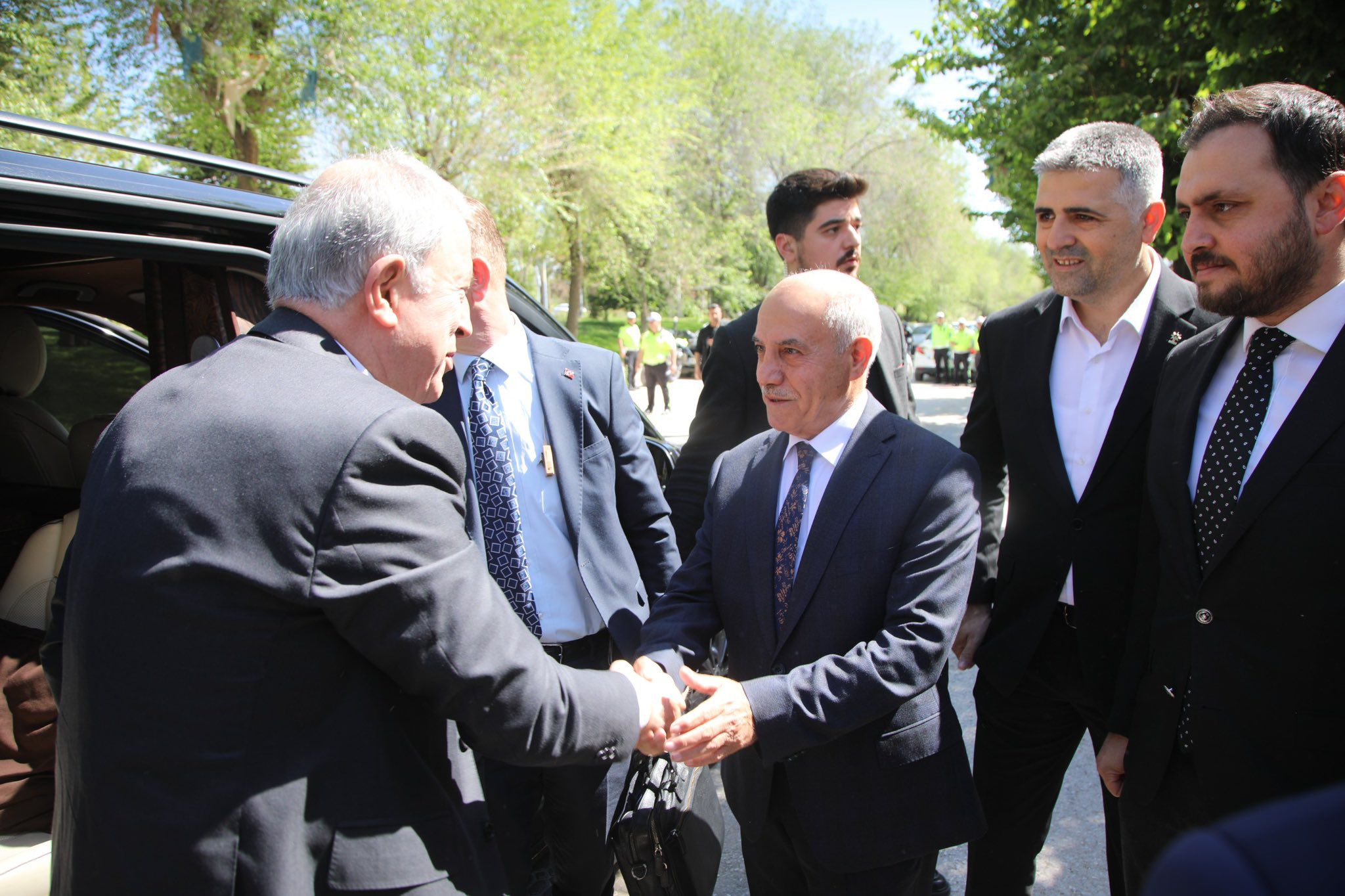 Hulusi Akar AK Parti ziyareti