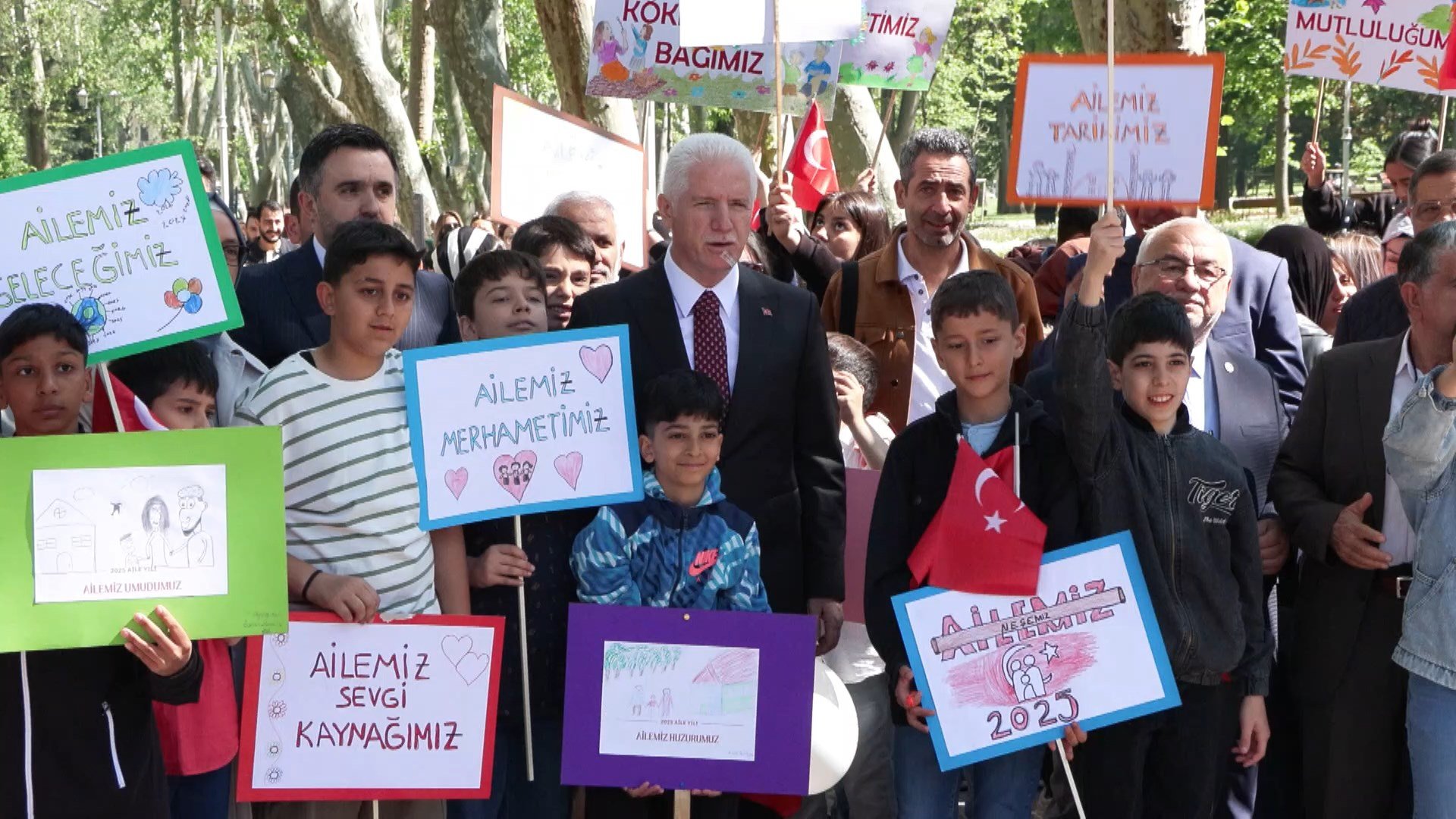 İstanbul Valisi Davut Gül Aile Yılı Yürüyüşü