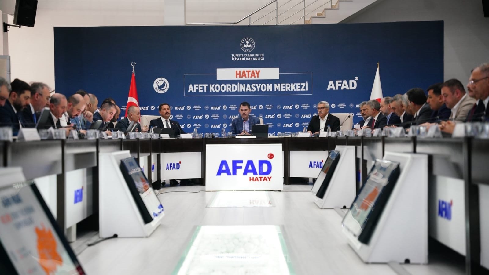 Deprem bölgesindeki TOKİ inşaat çalışmaları