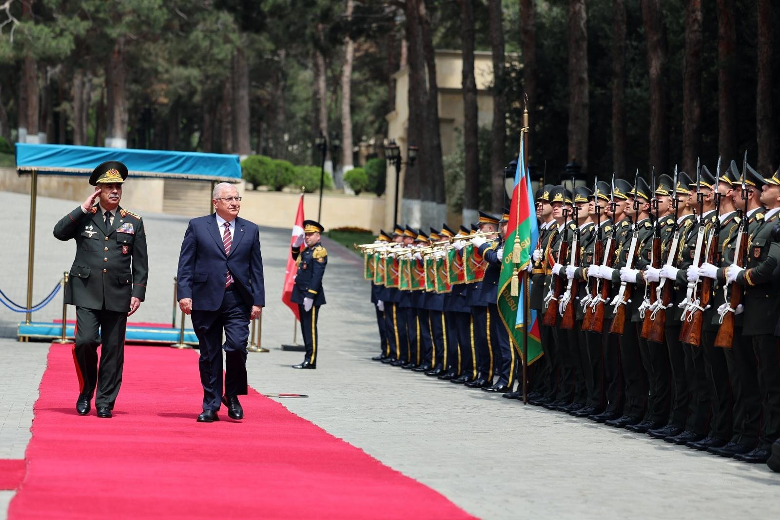 Yaşar Güler Zakir Hasanov ile görüşüyor