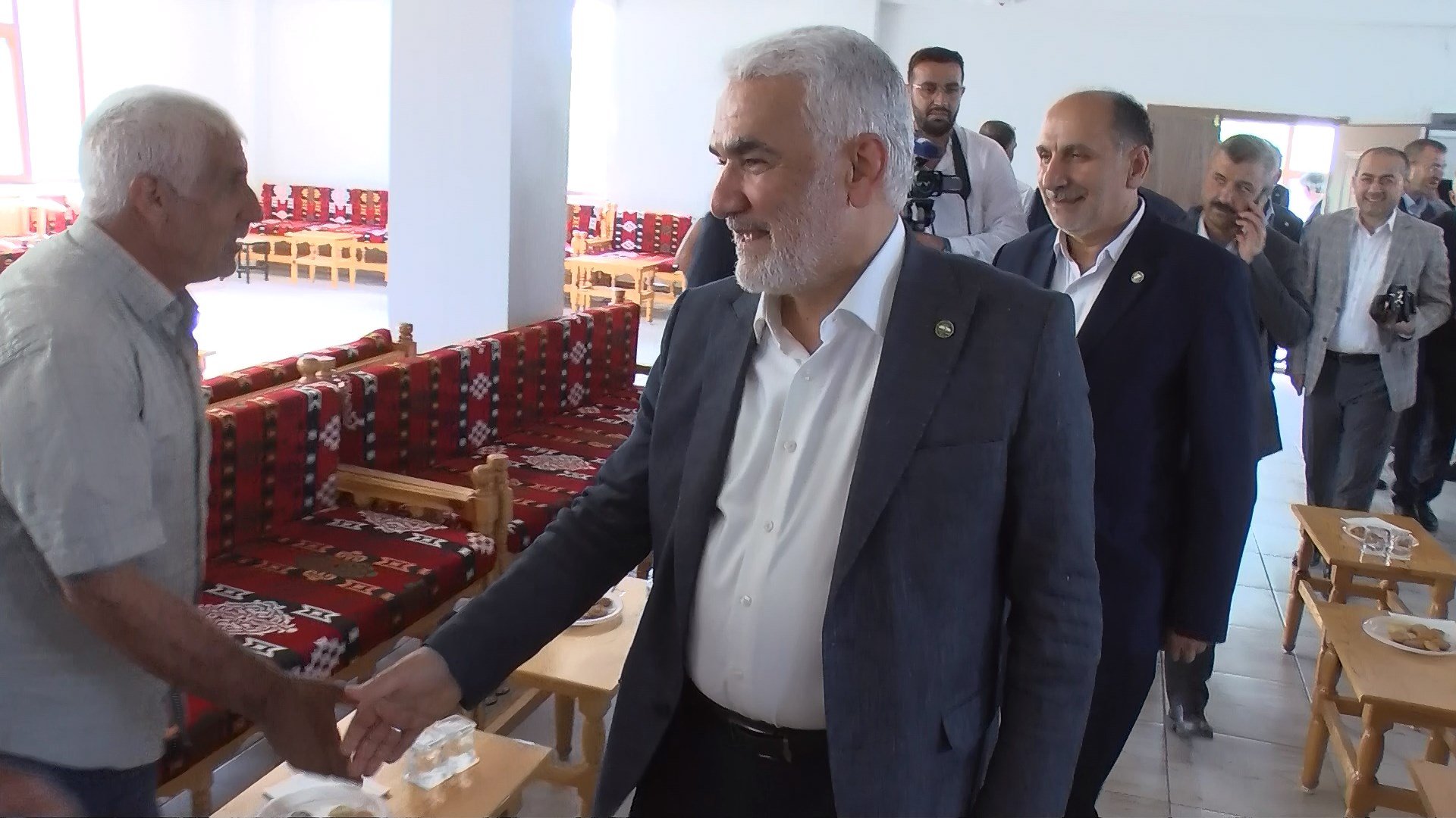 HÜDA PAR Genel Başkanı Zekeriya Yapıcıoğlu konuşma yapıyor