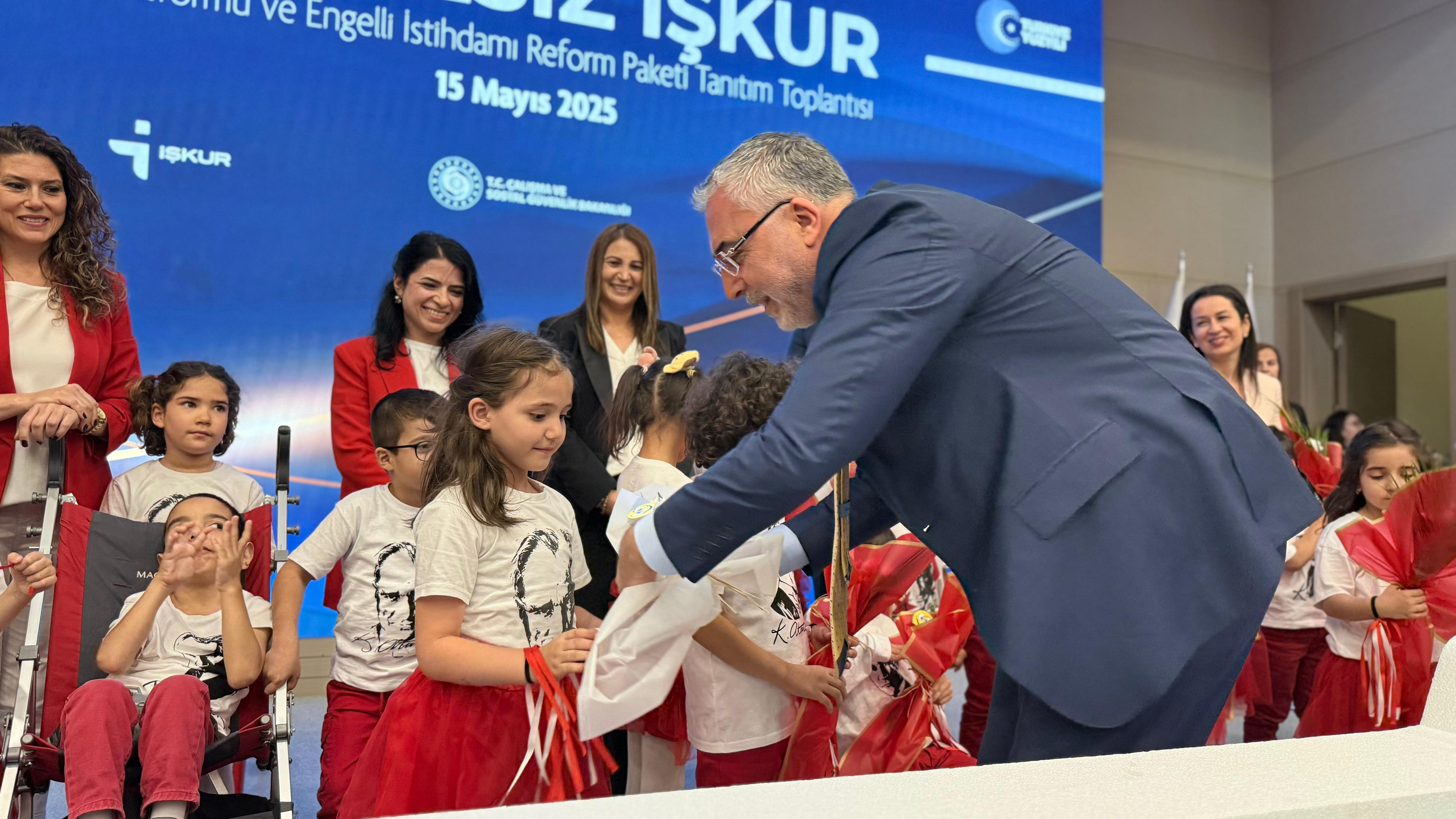 Bakan Işıkhan ve Katılımcılar