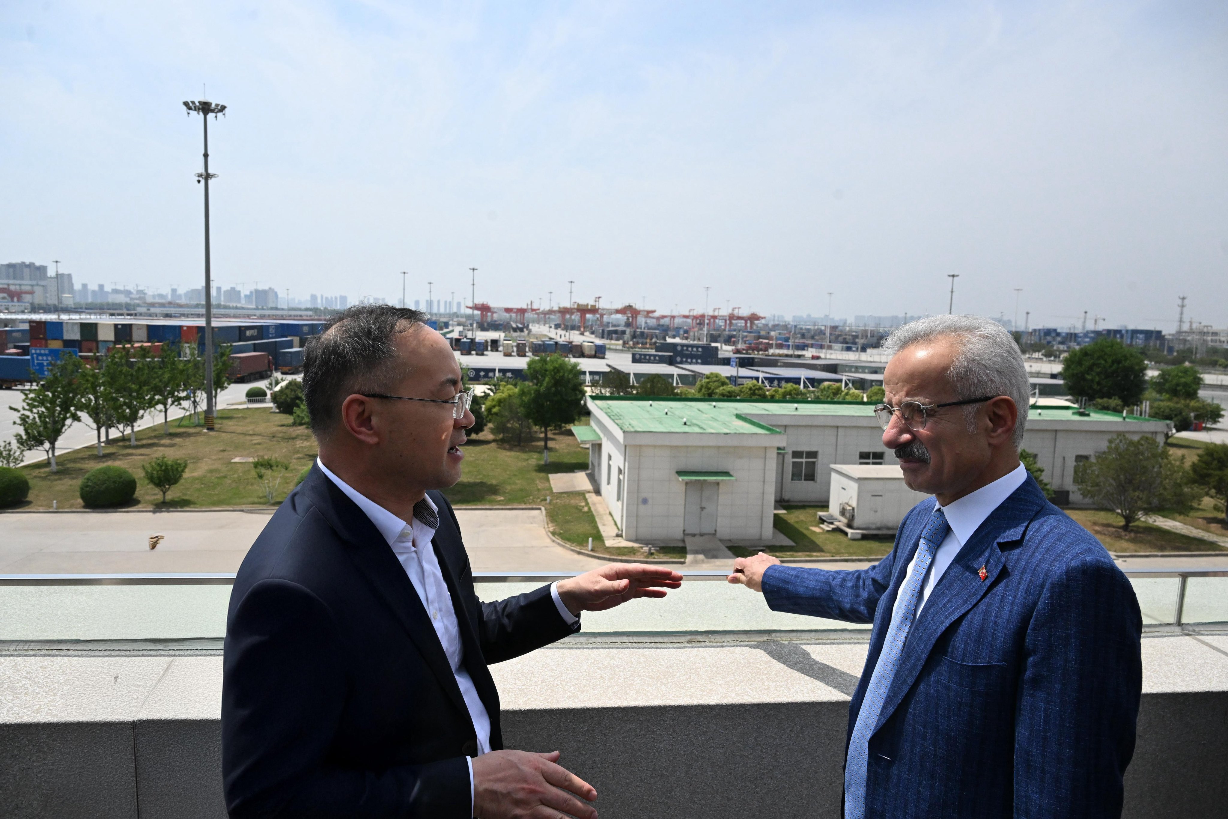 Bakan Uraloğlu Şian Port Lojistik Merkezi’nde