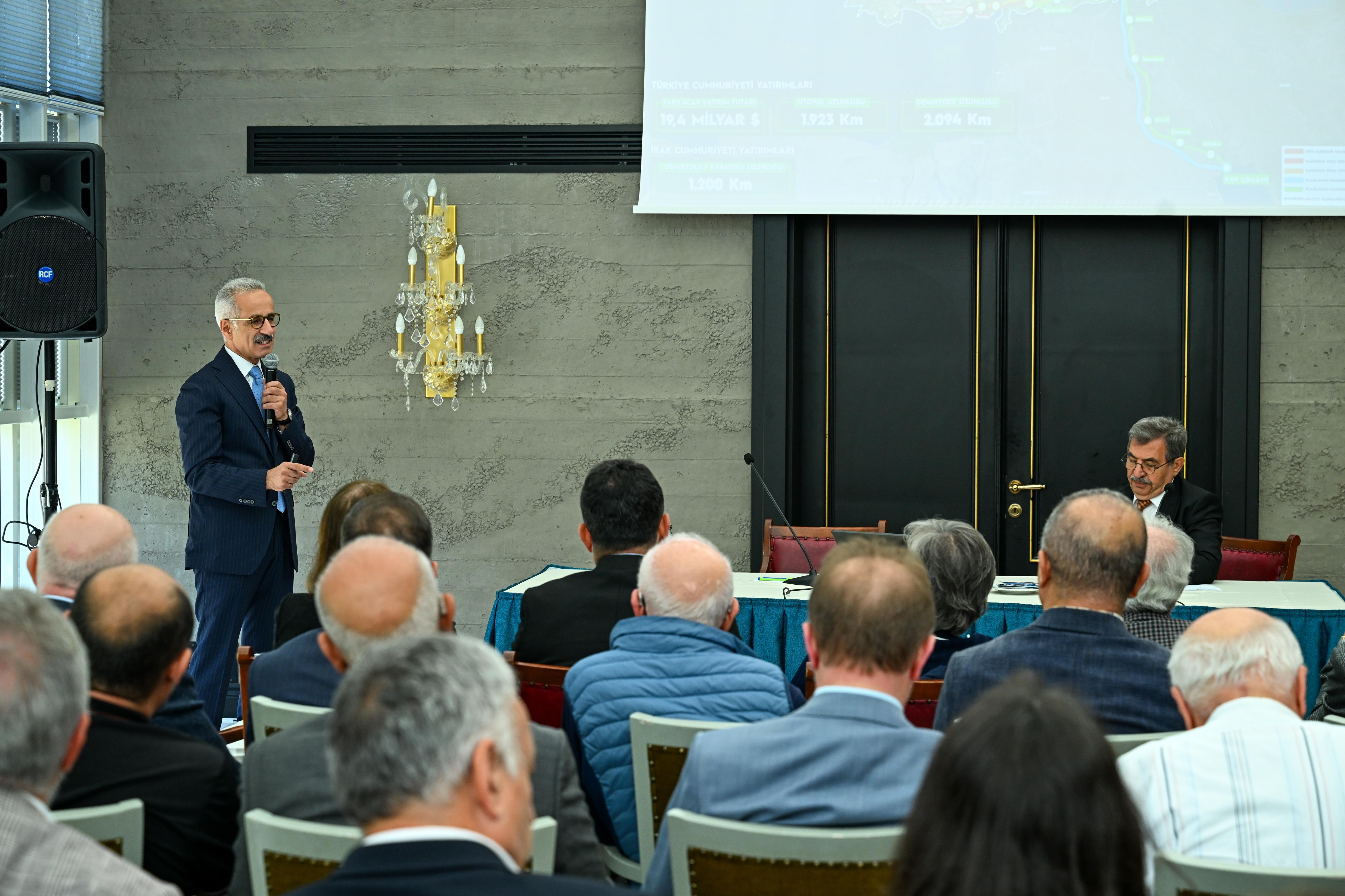 Bakan Uraloğlu Konferansta