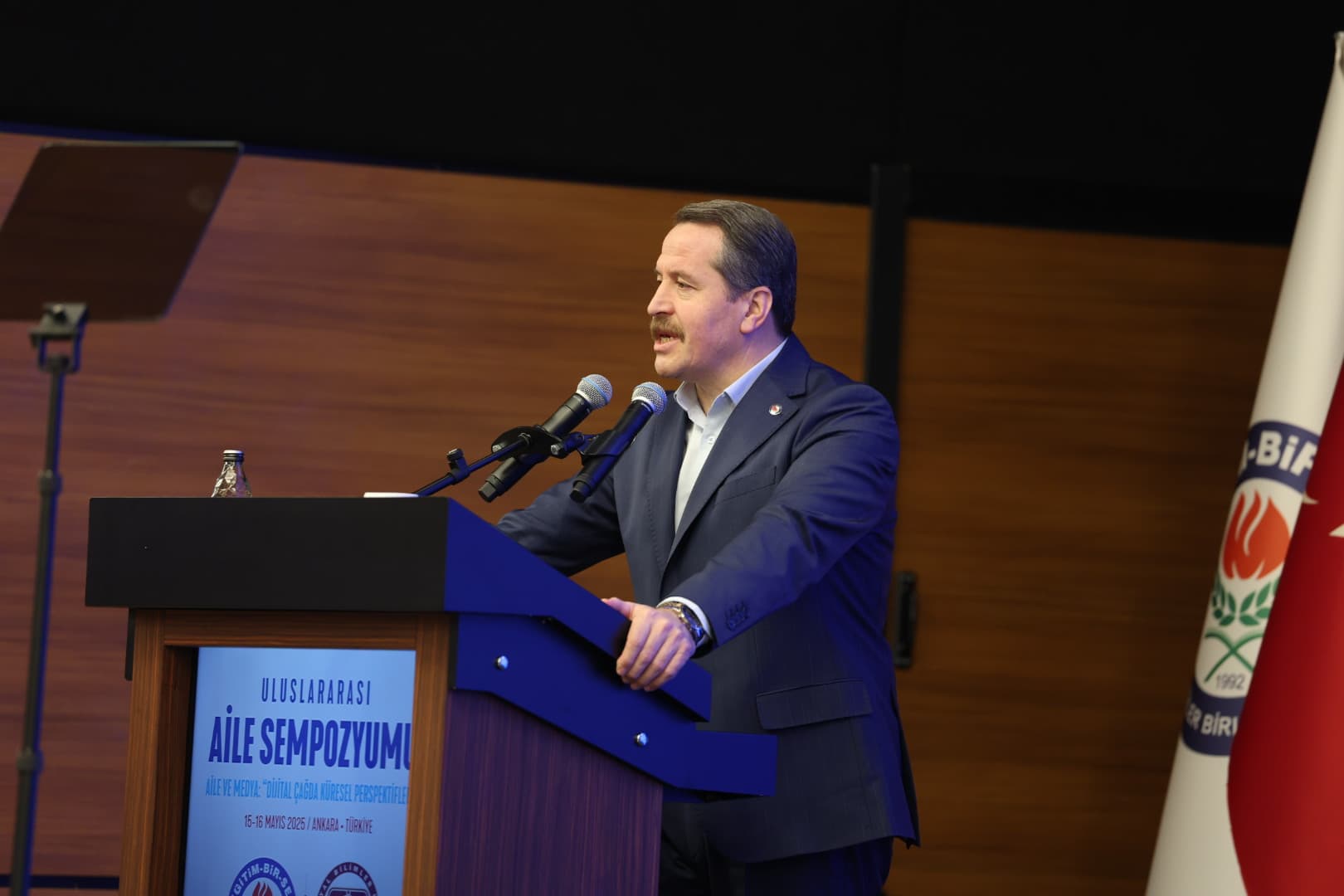 Ali Yalçın Konuşma Yapıyor