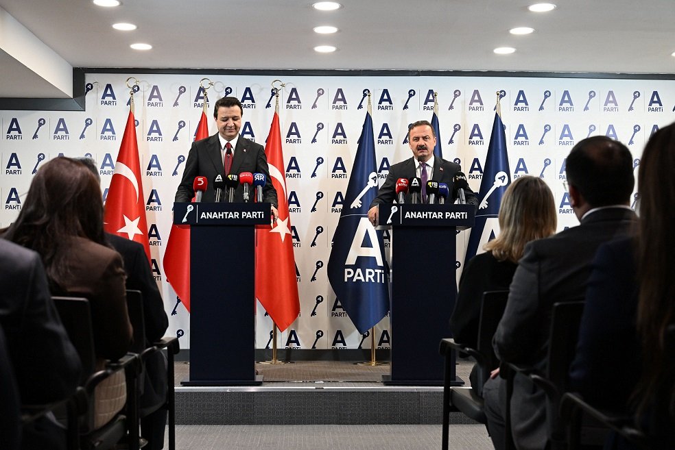 Mahmut Arıkan ve Yavuz Ağıralioğlu