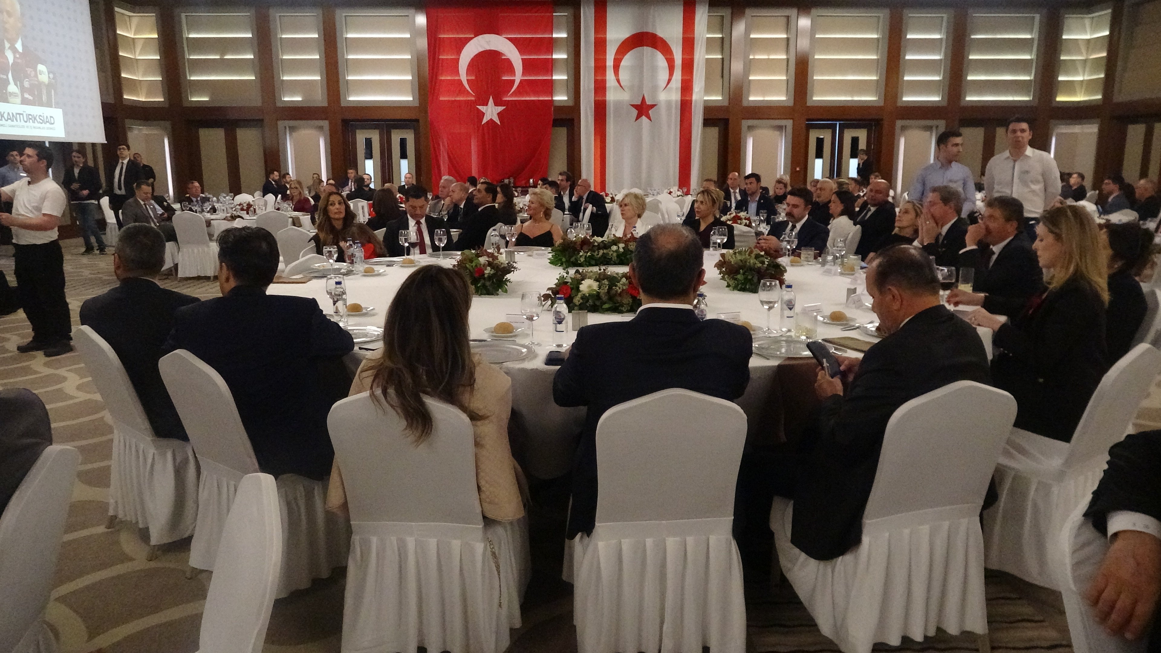 KKTC Başbakanı Ünal Üstel toplantıda