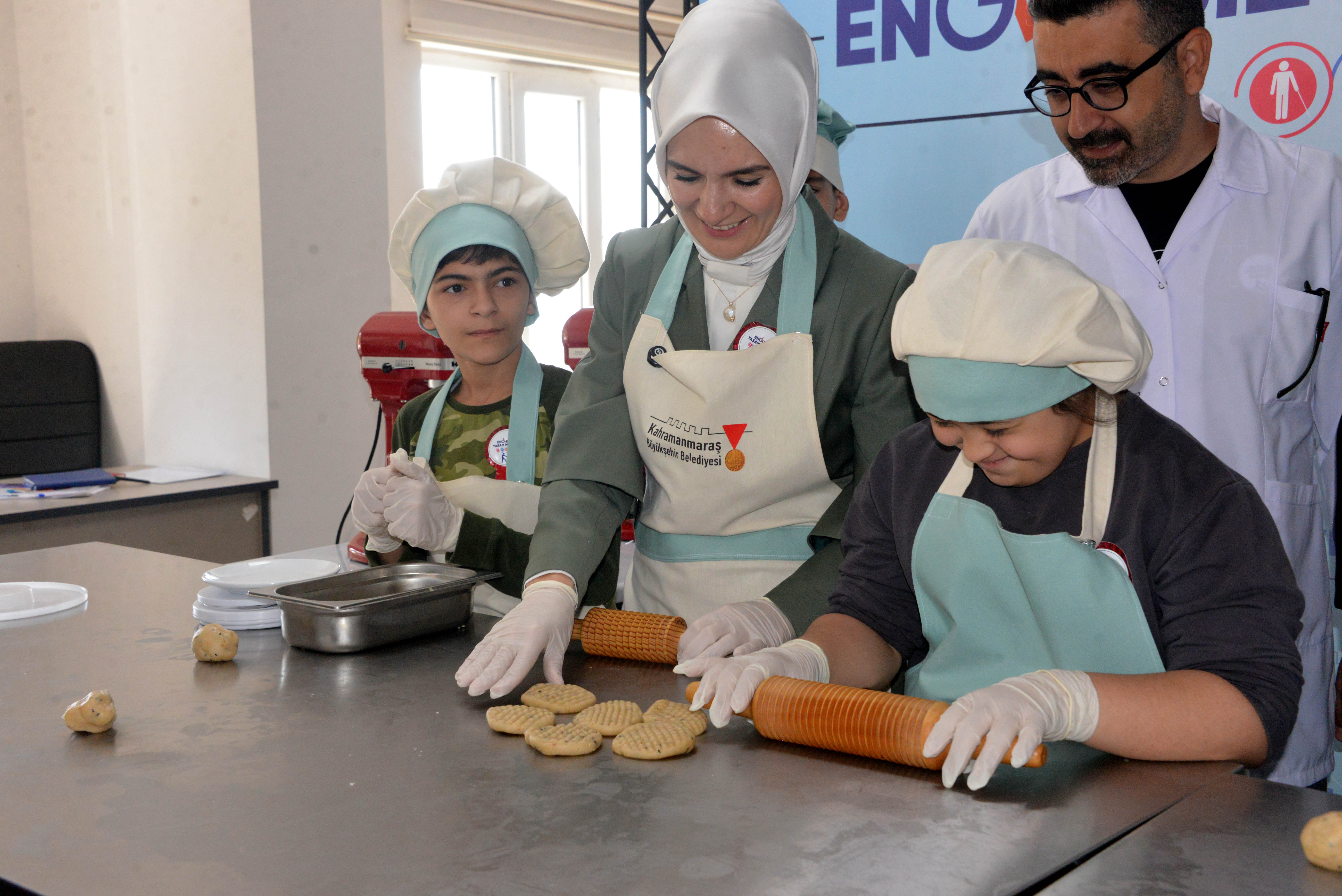 Bakan Göktaş Çocuklarla Maraş Çöreği Yapıyor