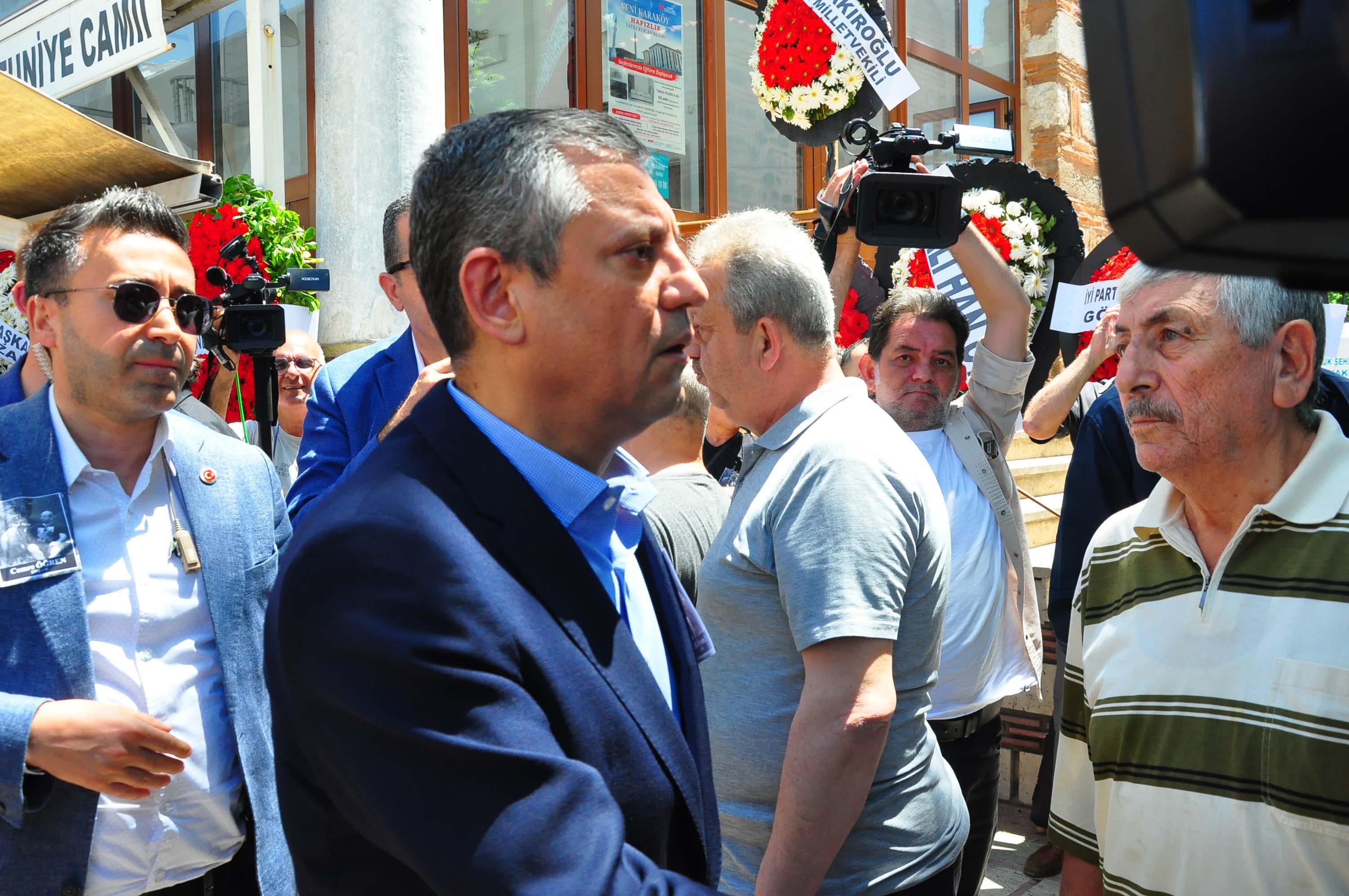 Özgür Özel cenaze töreninde