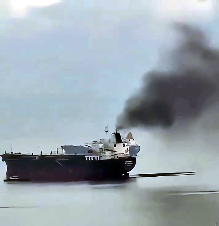 Avcılar açıklarında kirliliğe neden olan tanker