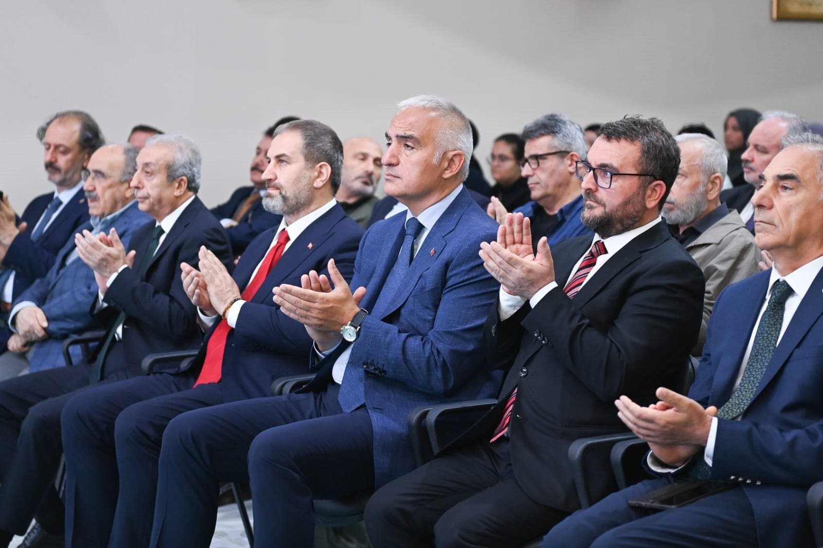 Bakan Mehmet Nuri Ersoy Sezai Karakoç Sempozyumu