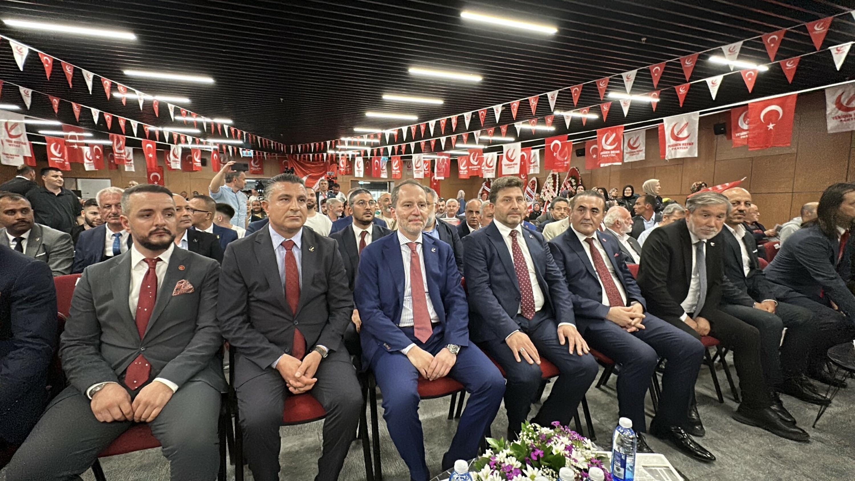 Fatih Erbakan konuşma yapıyor