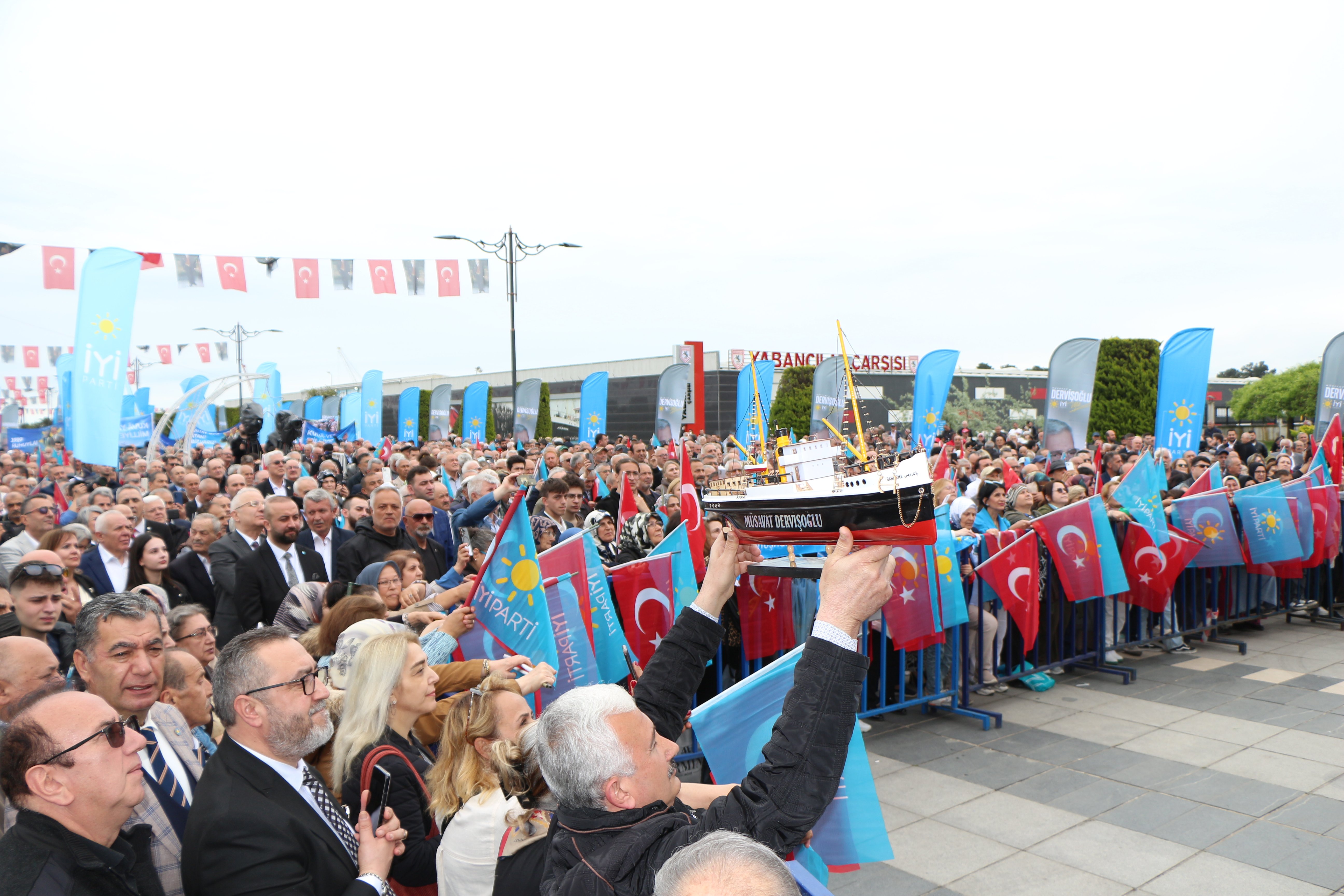 Müsavat Dervişoğlu esnaf ziyaretinde