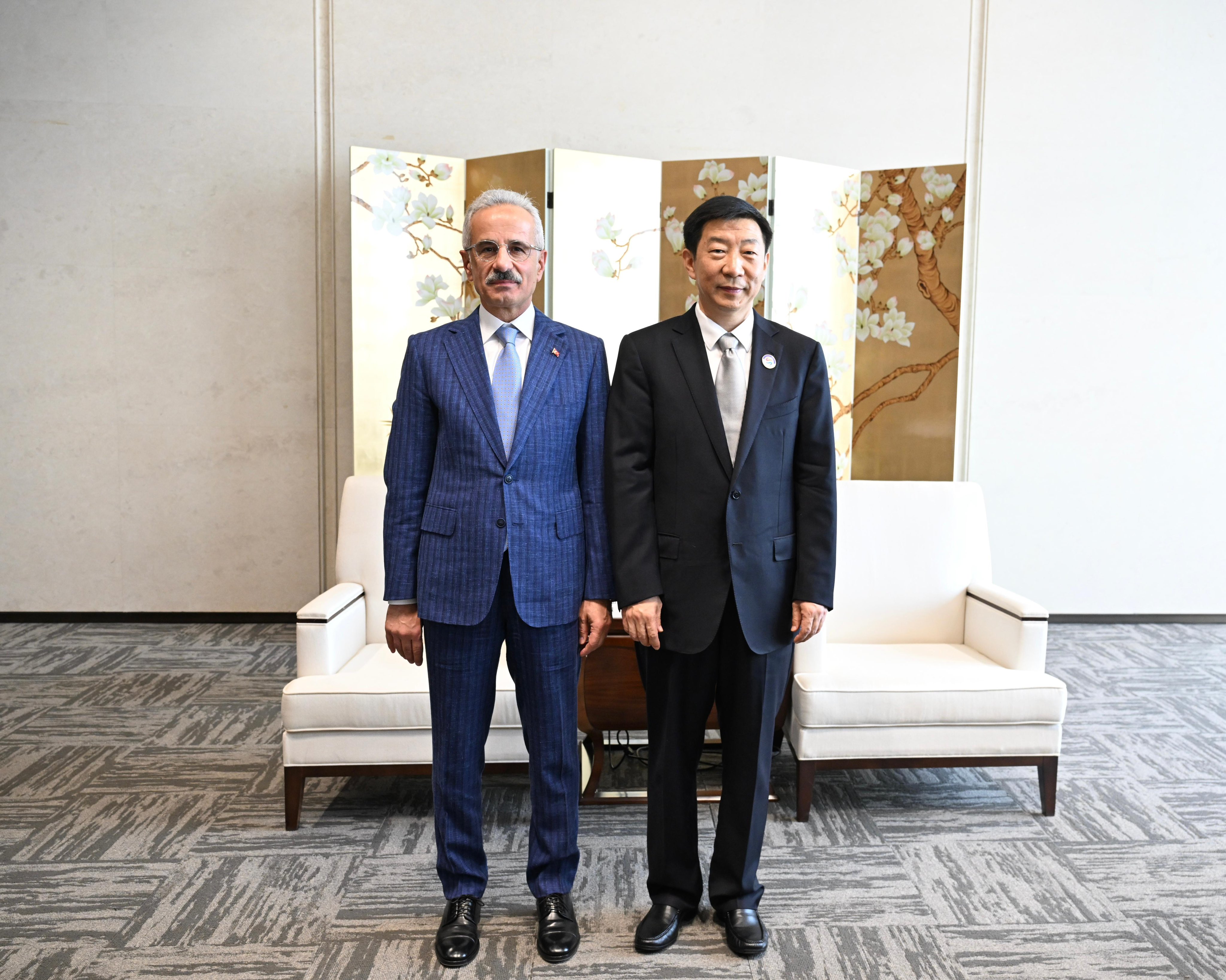 Bakan Uraloğlu ve Şian Valisi Zhao Gang