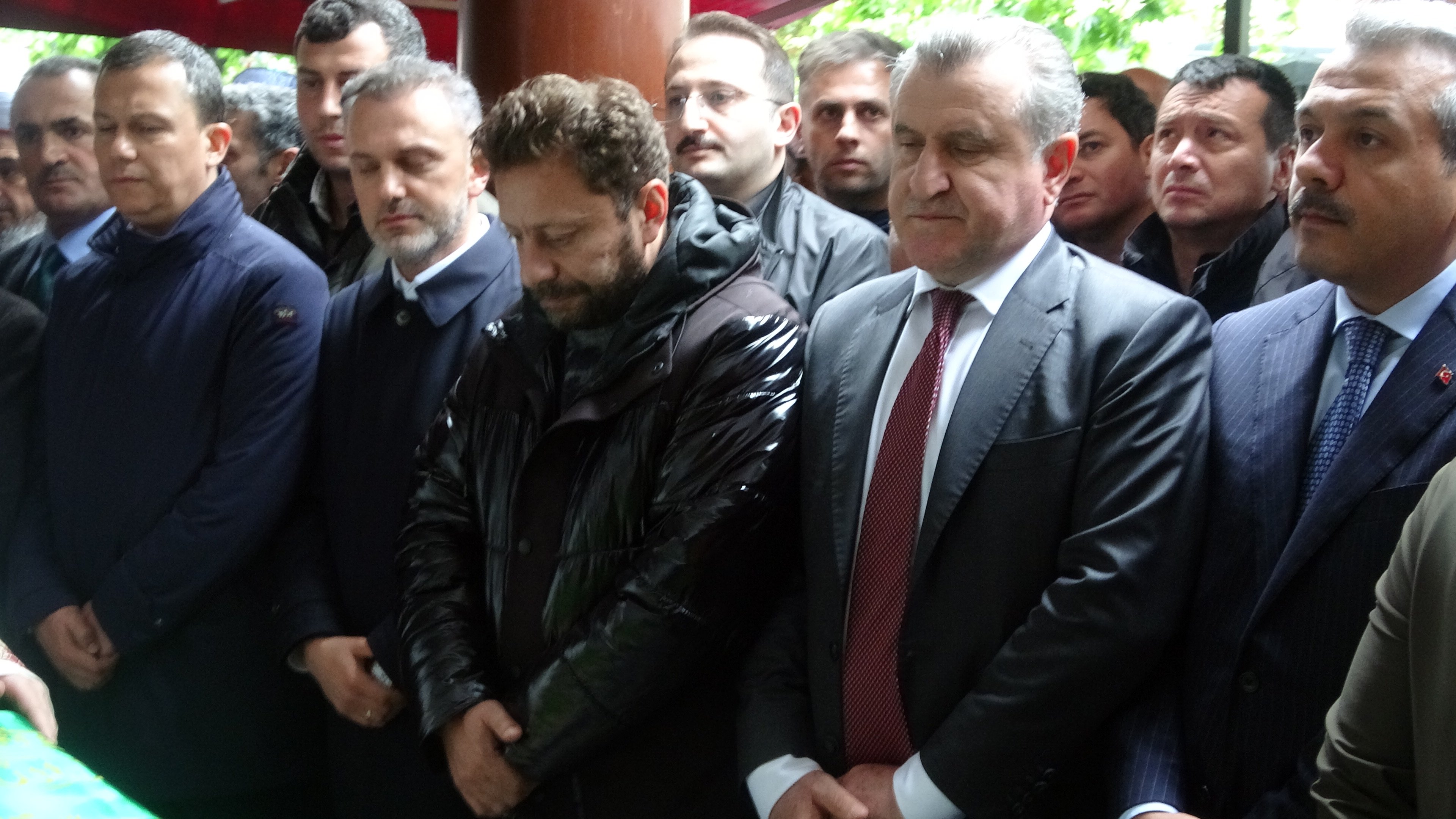 Gençlik ve Spor Bakanı Osman Aşkın Bak, cenaze töreninde