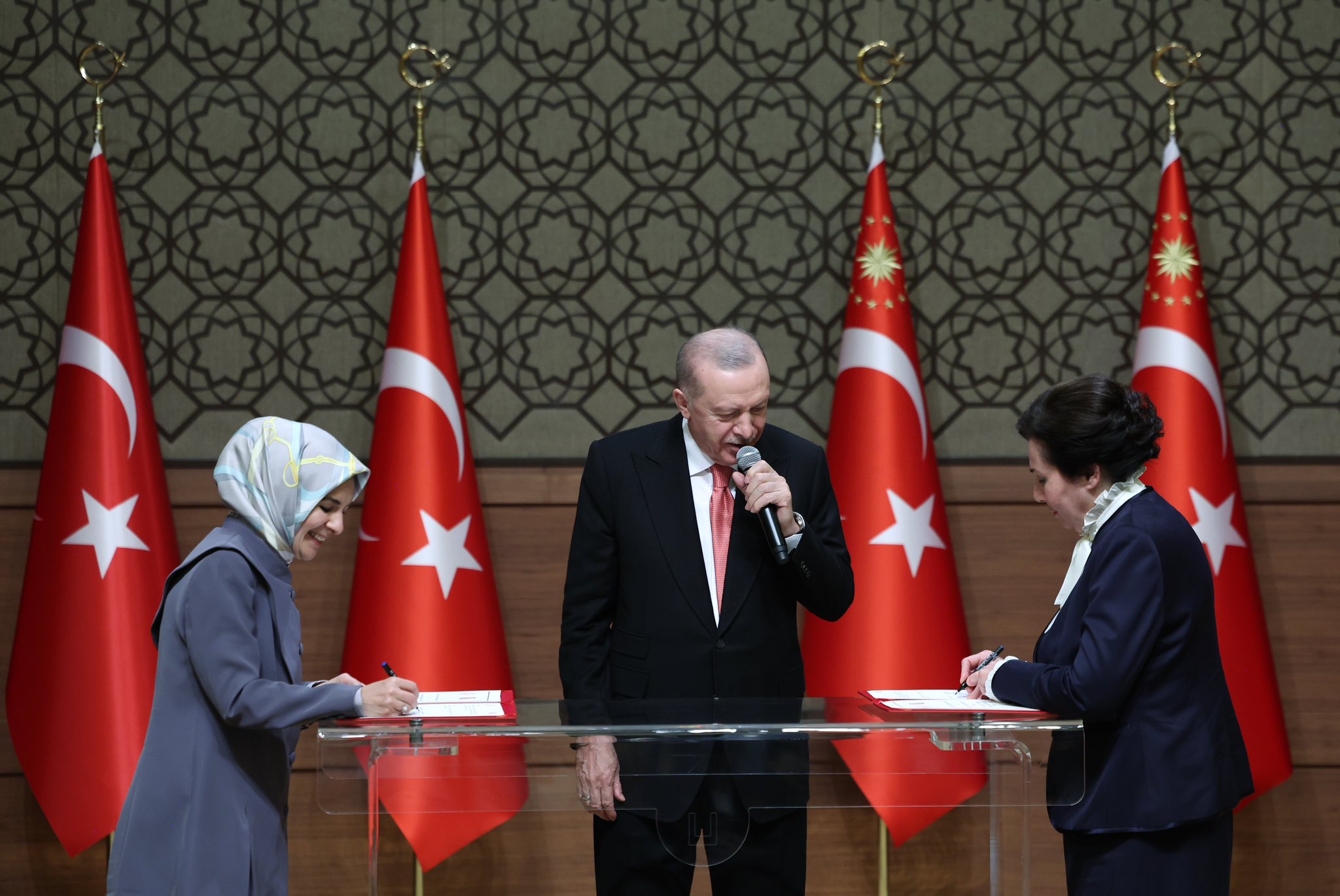 Cumhurbaşkanı Erdoğan Konuşma Yapıyor