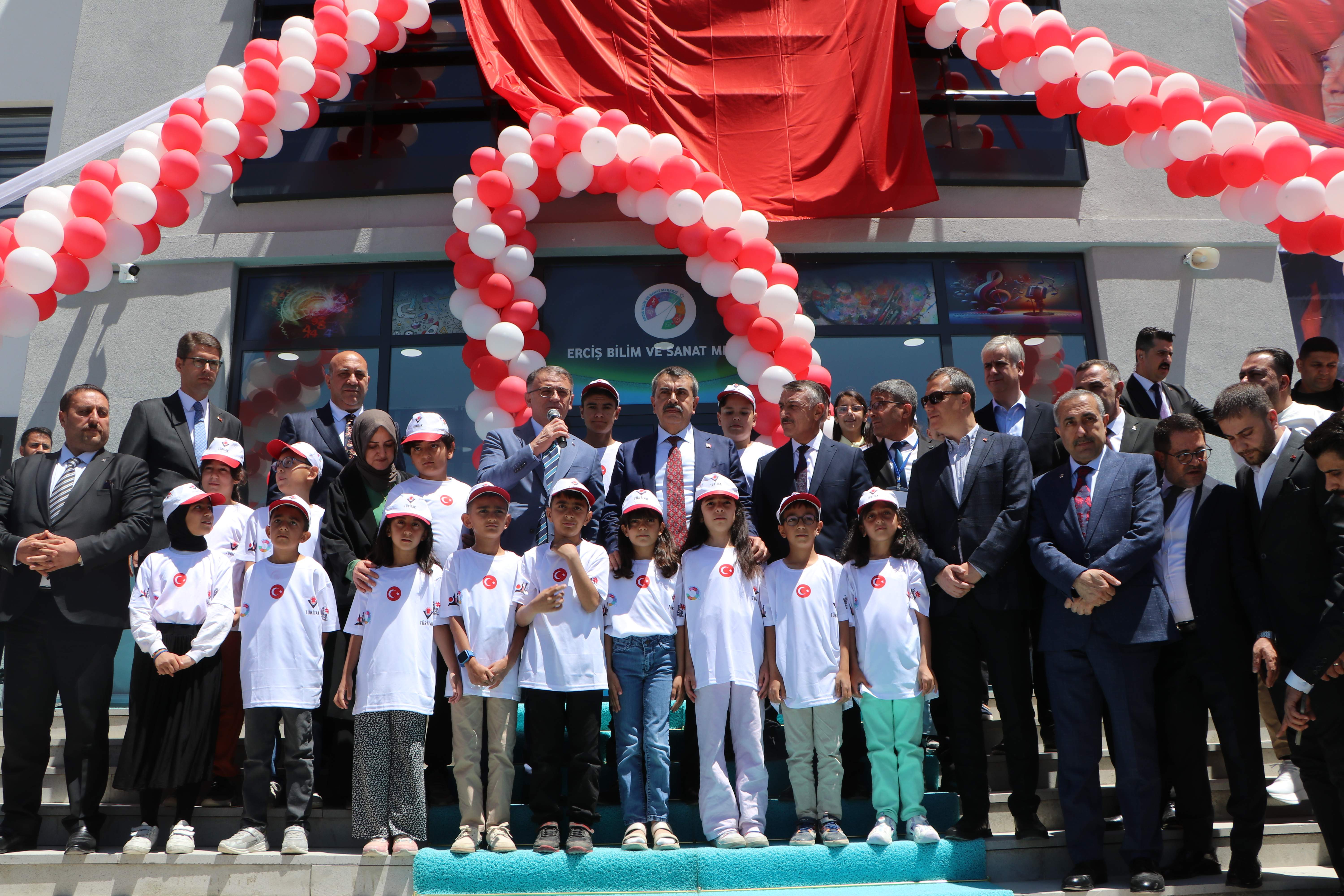 Milli Eğitim Bakanı Yusuf Tekin konuşma yapıyor