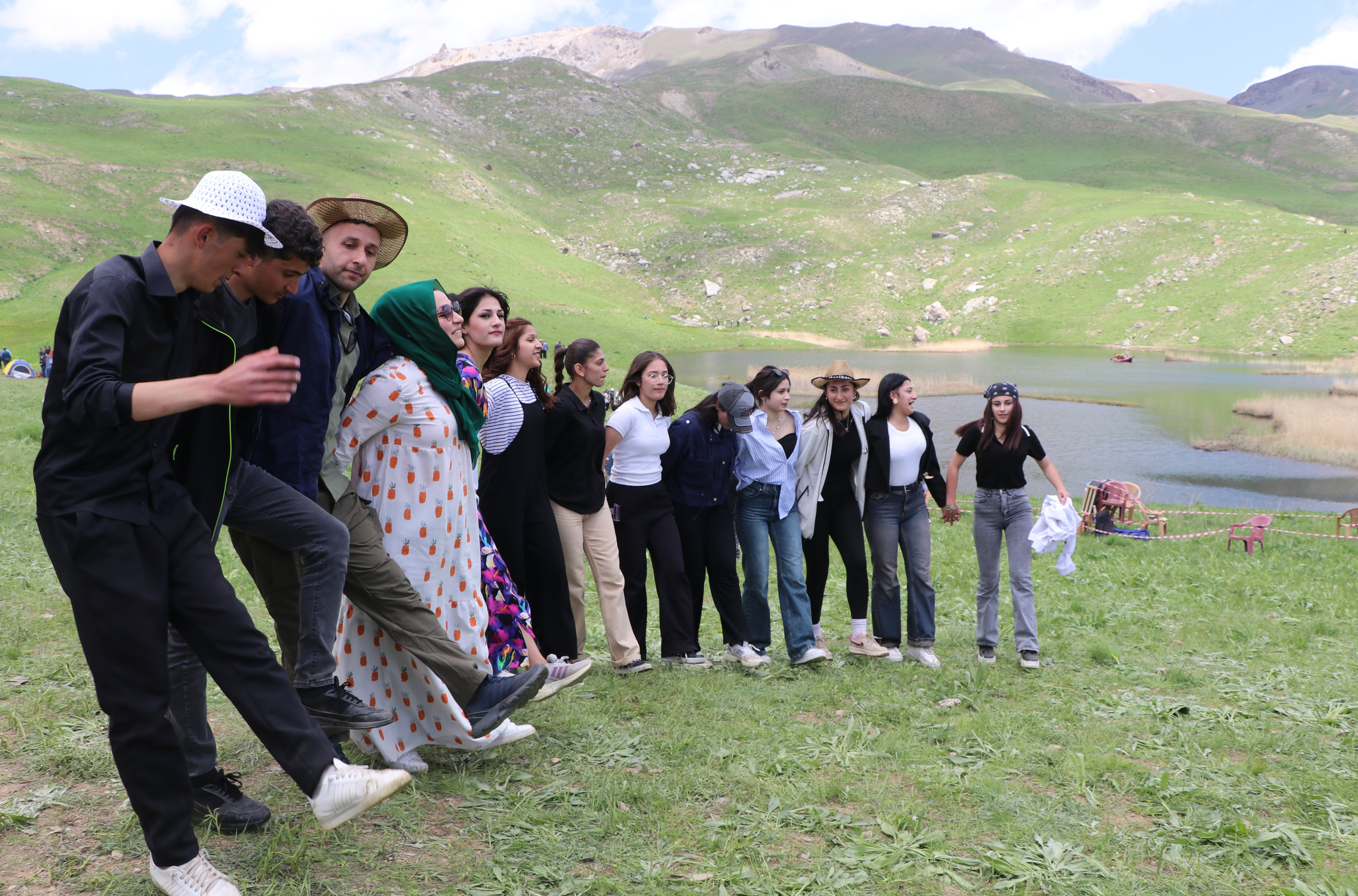 Hakkari Mencel Yaylası festivali eğlenceleri
