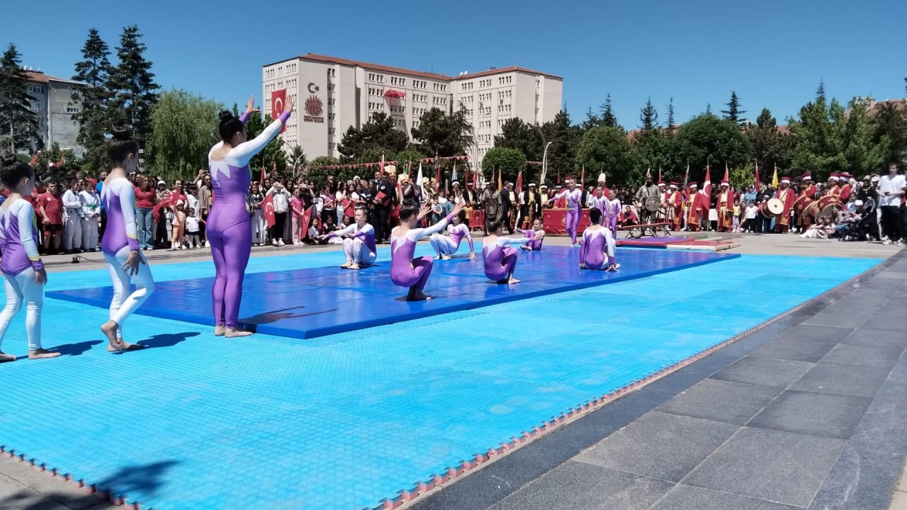 Satı Bocuk tören alanında