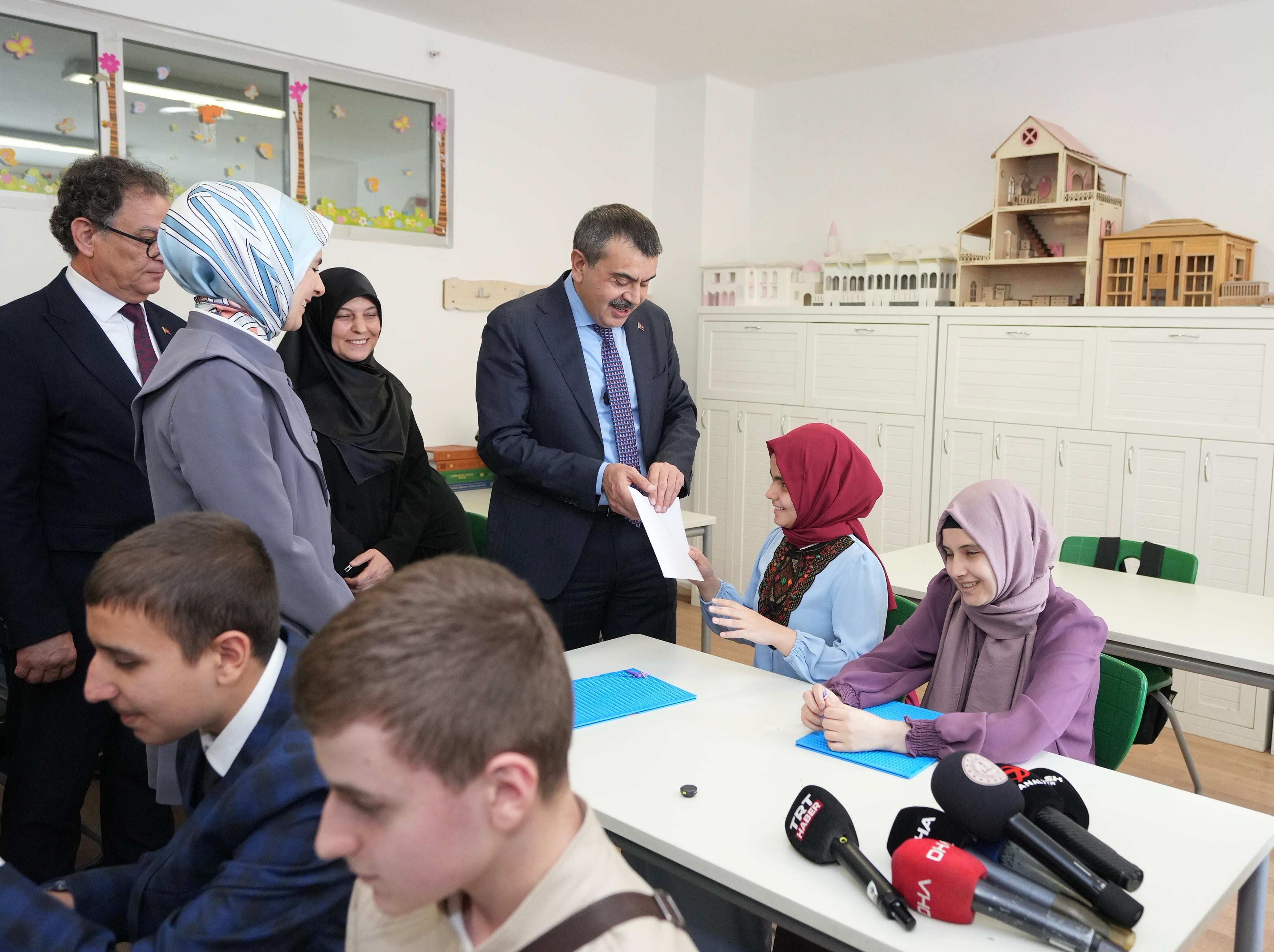 Bakanlar öğretmenlerle görüşüyor