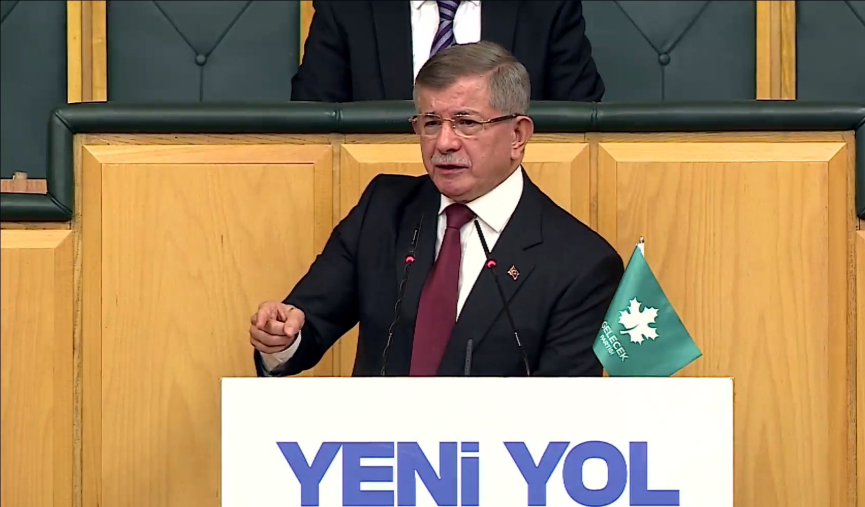 Ahmet Davutoğlu konuşma yapıyor
