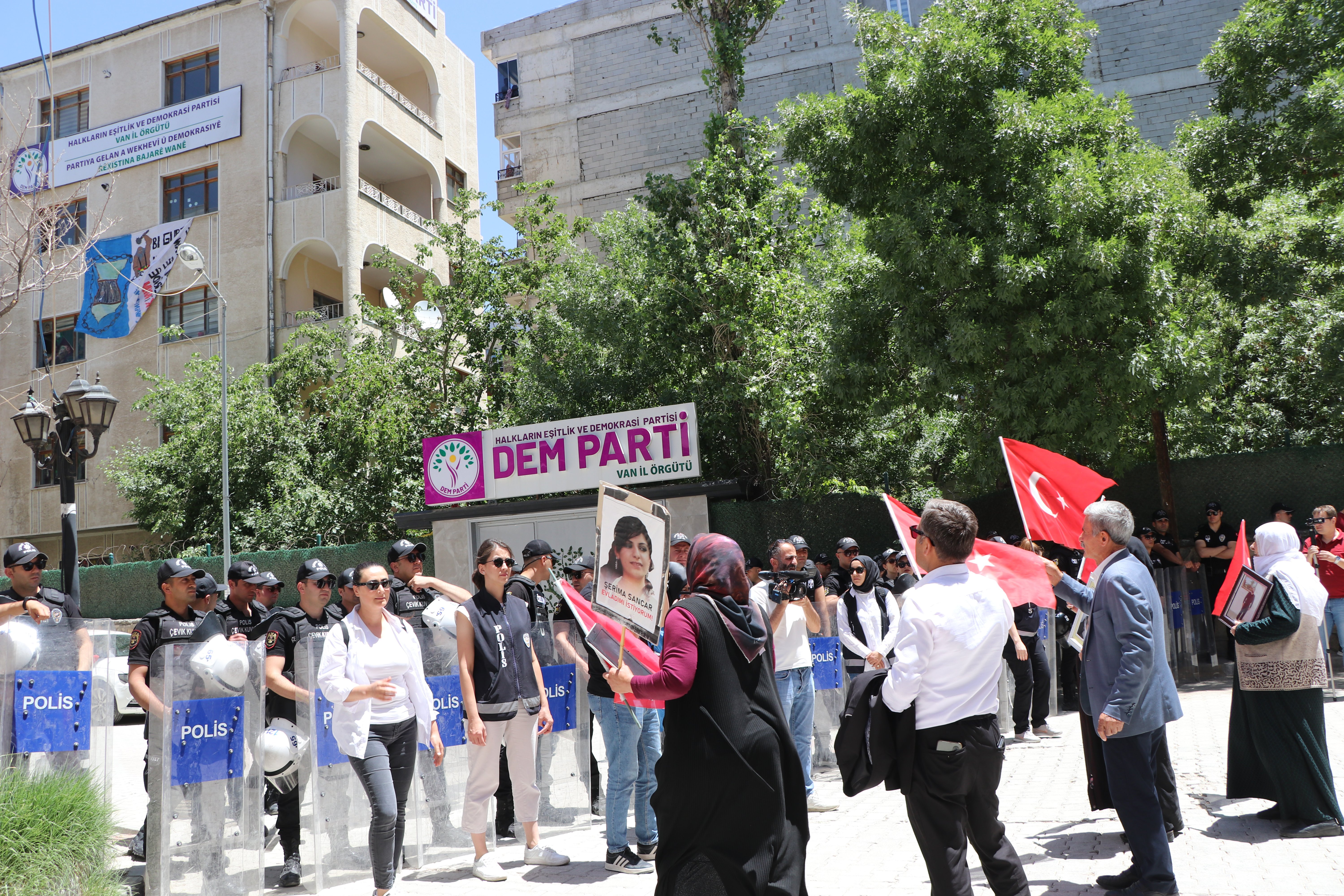 Evlat eylemi protestoları