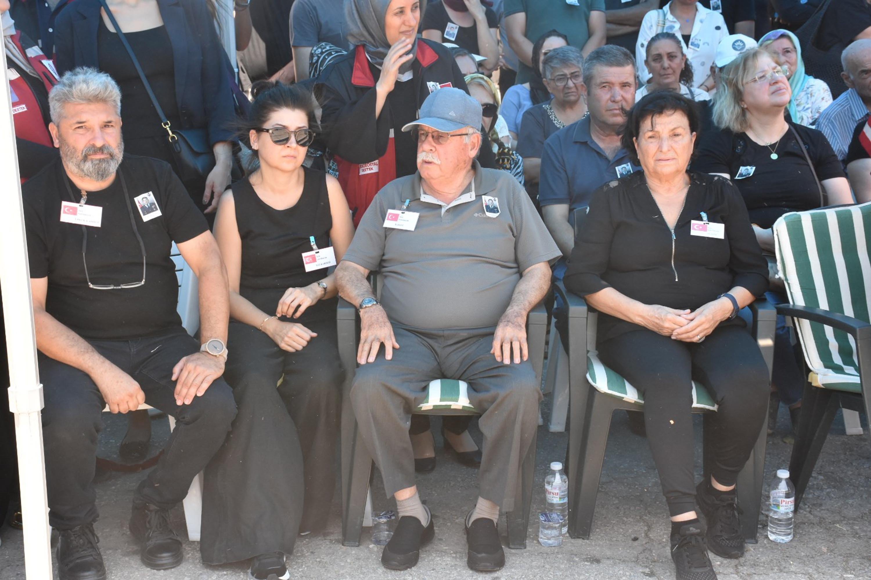 Şehit Albay Maden için saygı duruşu