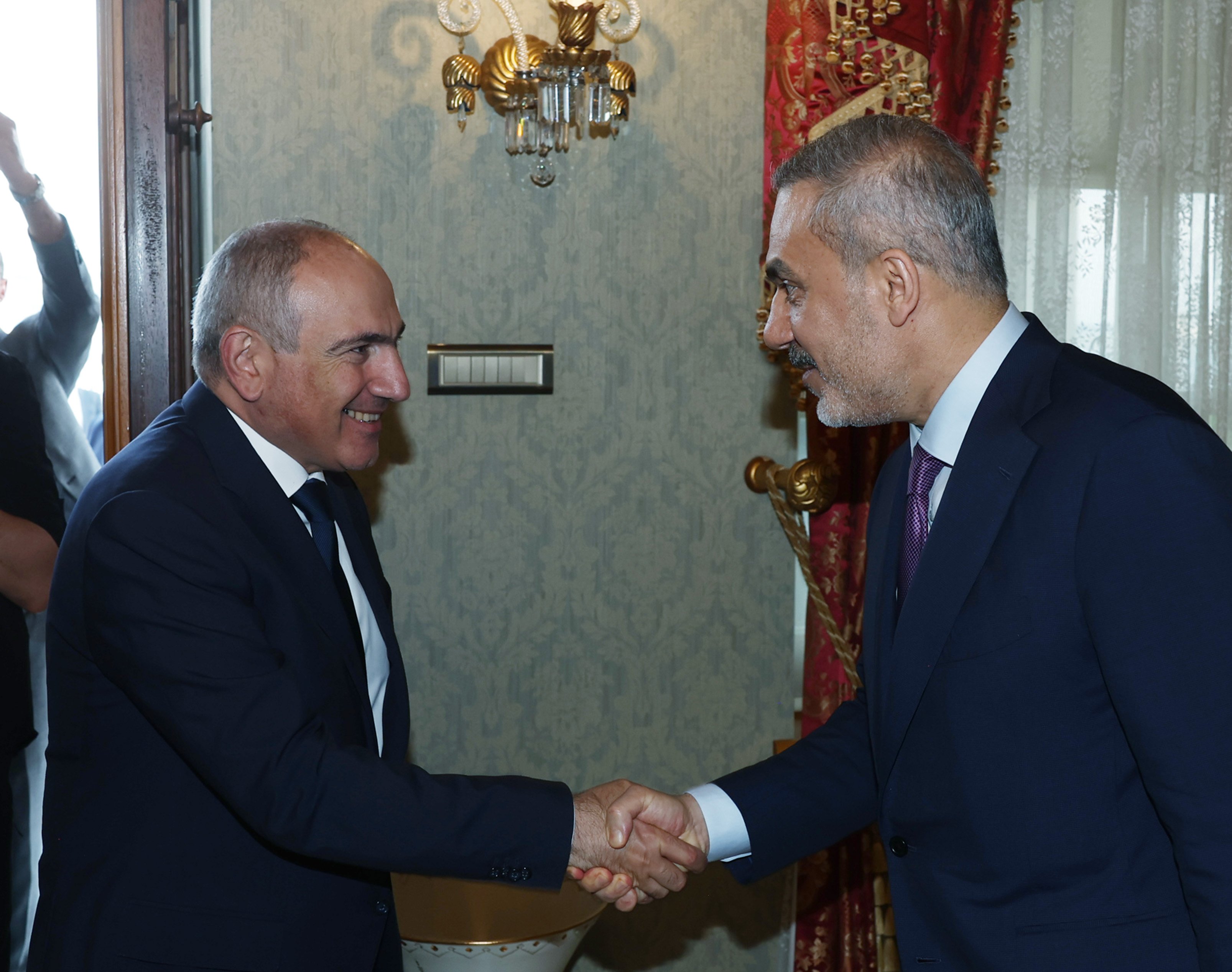 Erdoğan ve Paşinyan görüşmesi