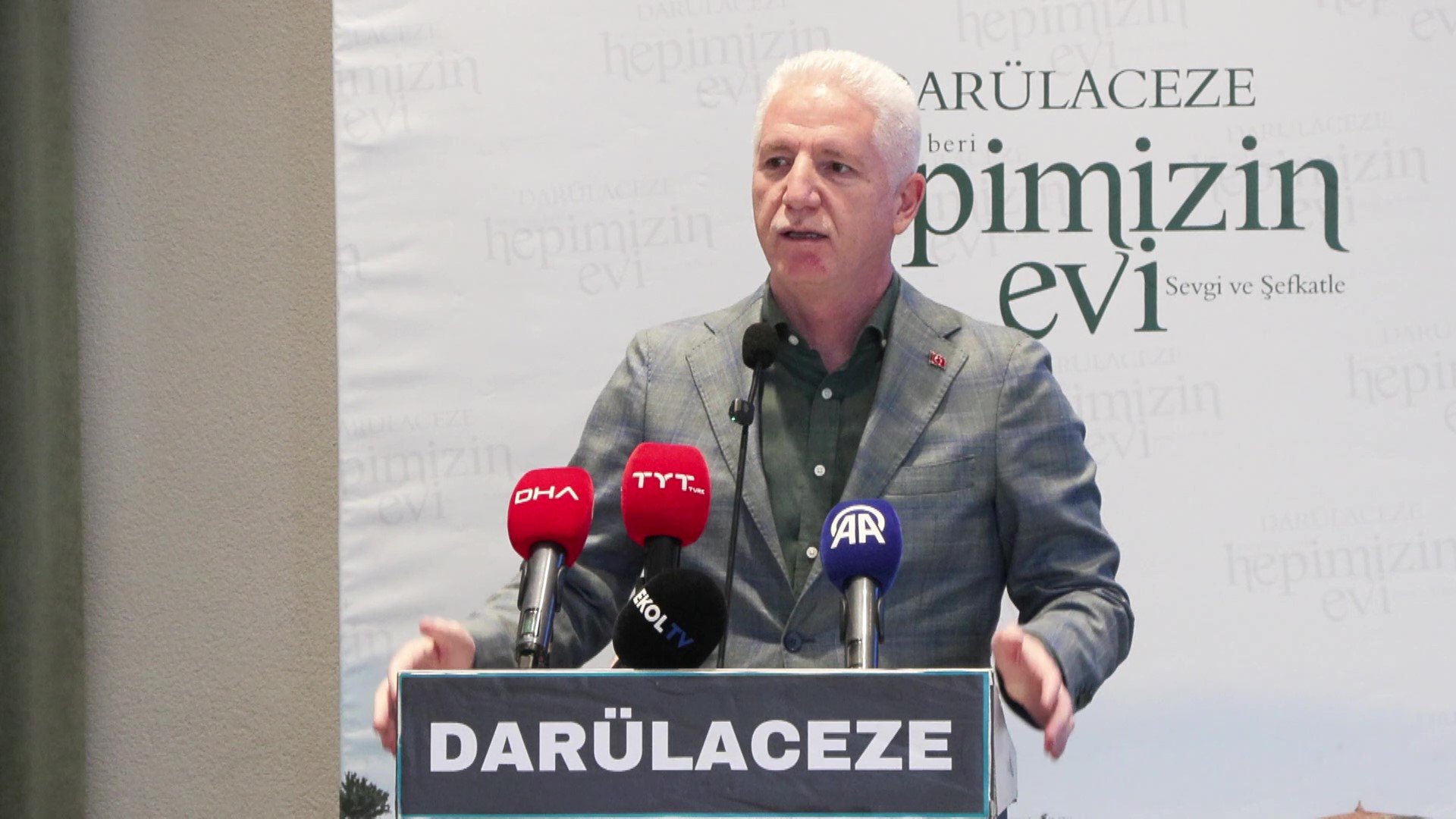 İstanbul Valisi Davut Gül Darülaceze ziyareti