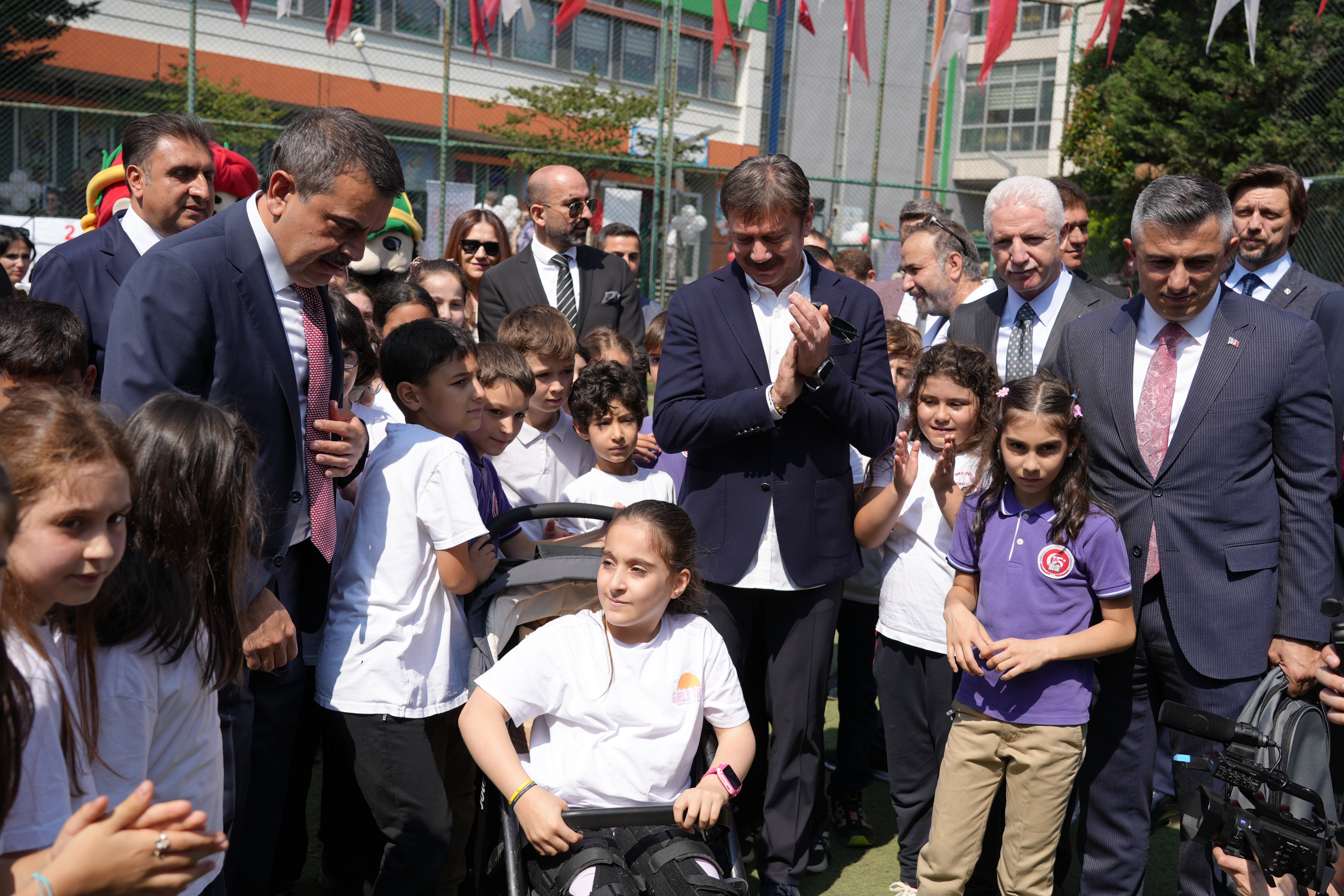 Milli Eğitim Bakanı Yusuf Tekin karne dağıtım töreninde