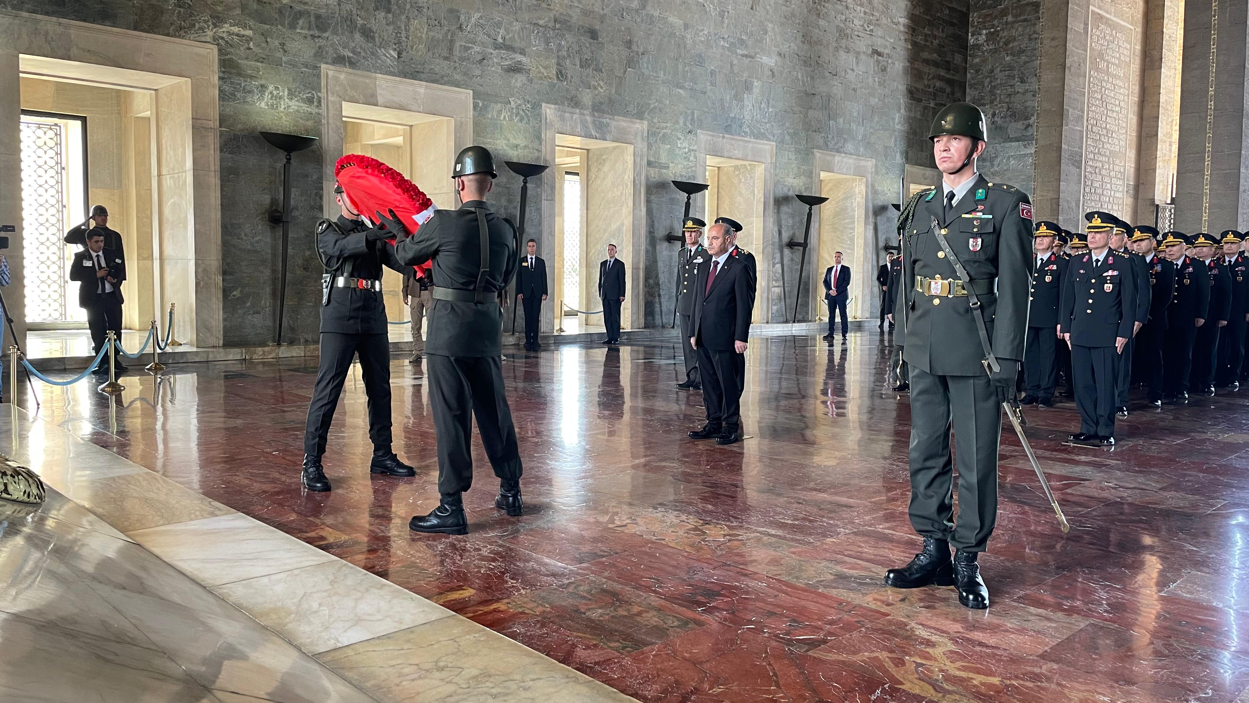 Anıtkabir ziyareti çelenk koyma töreni