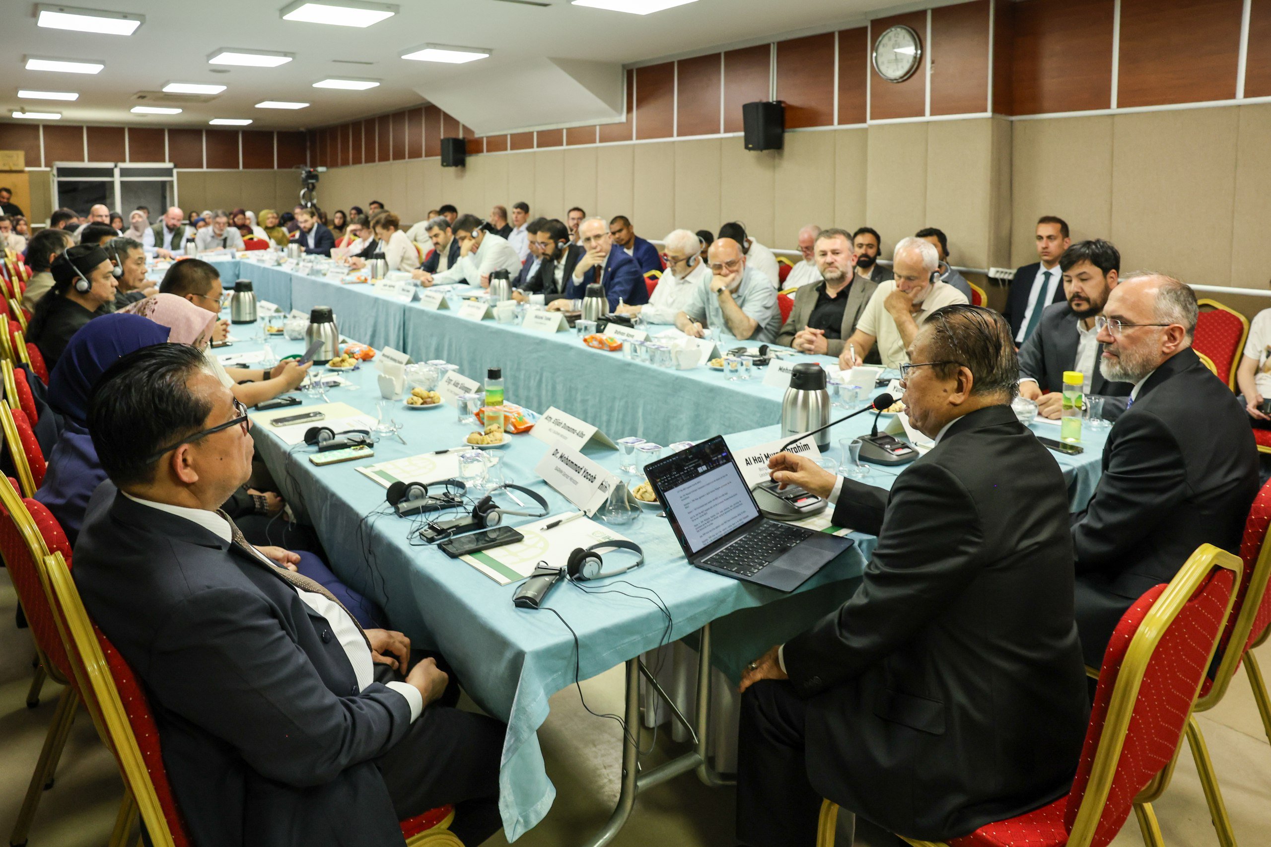 Hacı Murad İbrahim çalıştayda konuşuyor