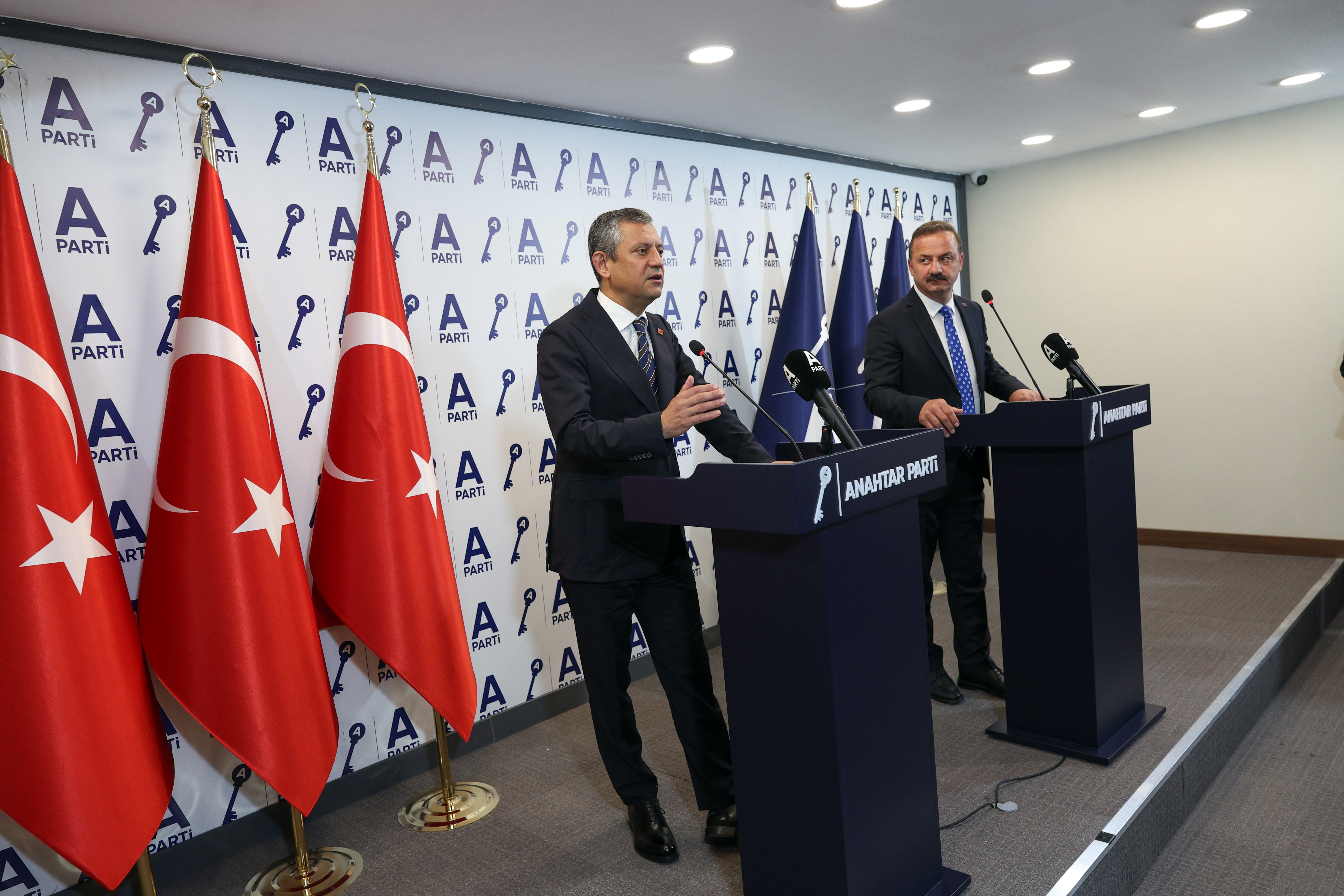 Yavuz Ağıralioğlu açıklama yapıyor