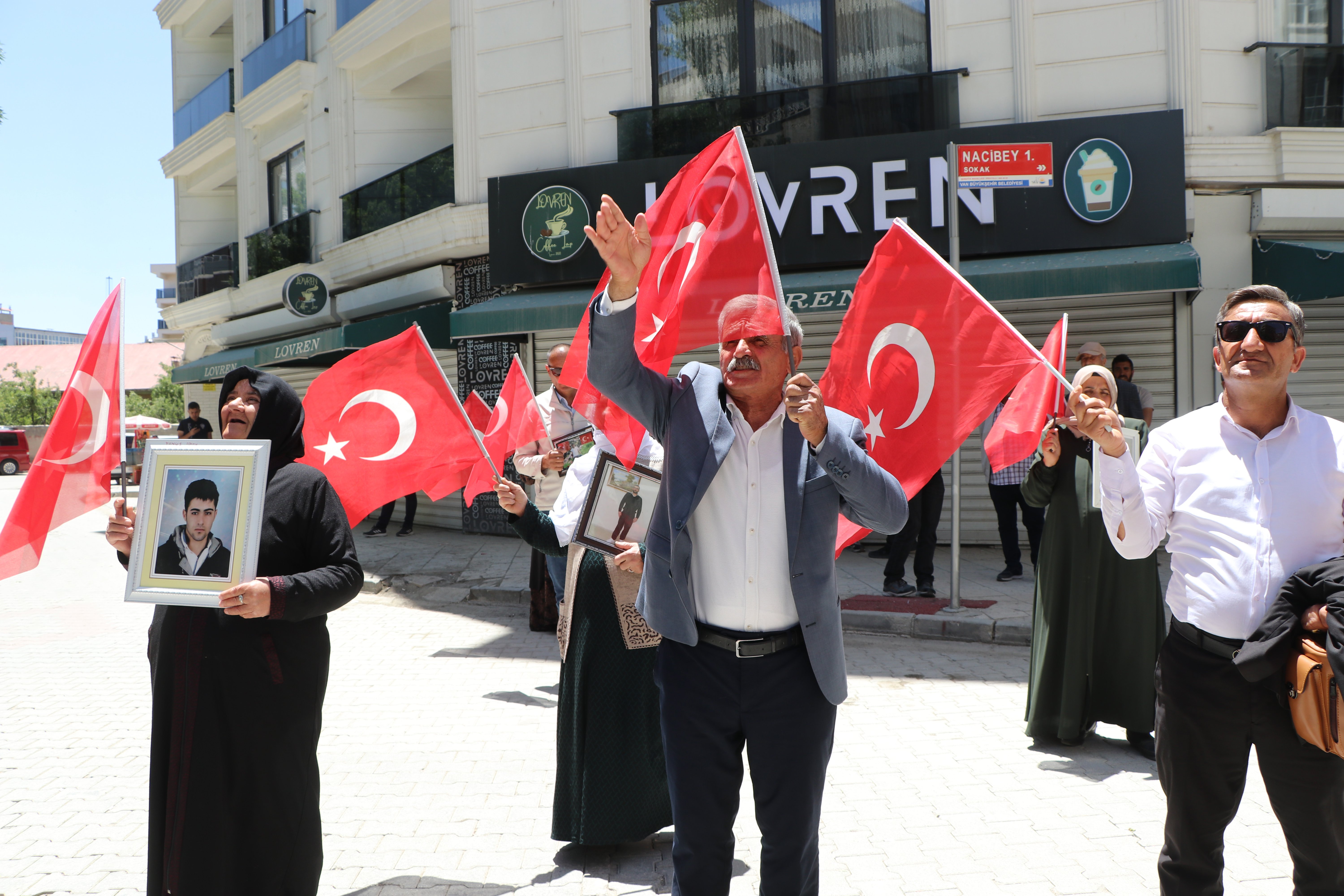 Ailelerin eylemi