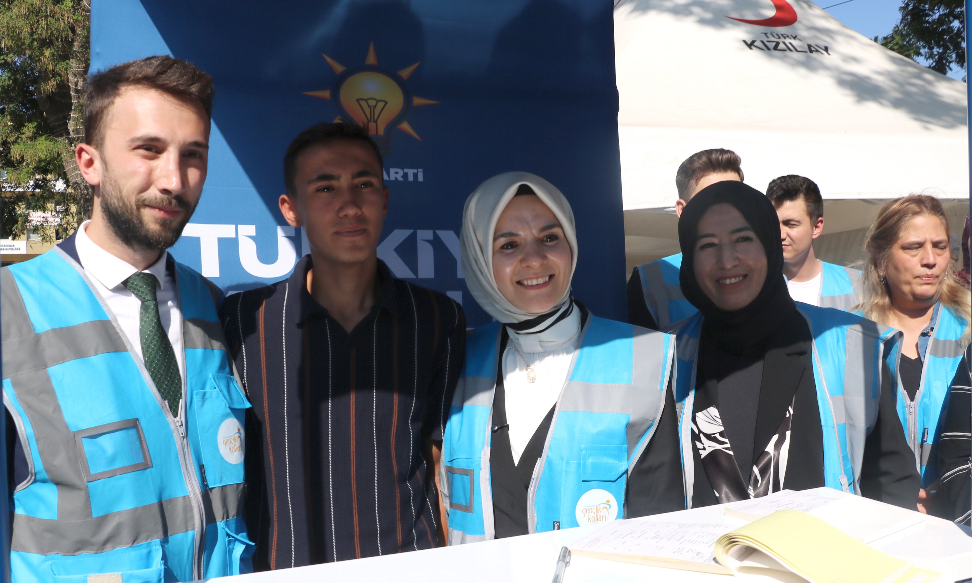 Bakan Göktaş AK Parti Standı