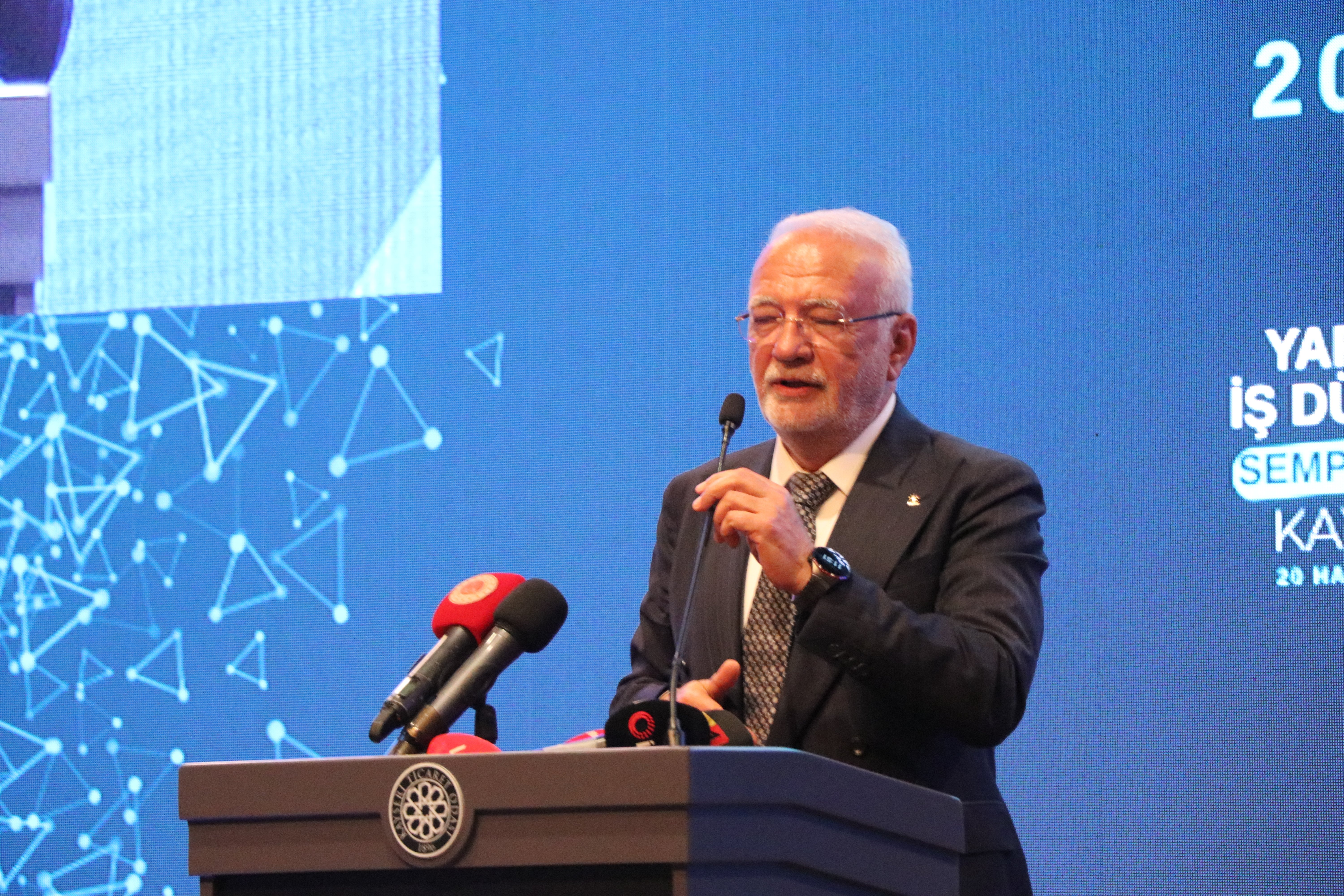 AK Parti Genel Başkanvekili Mustafa Elitaş konuşma yapıyor