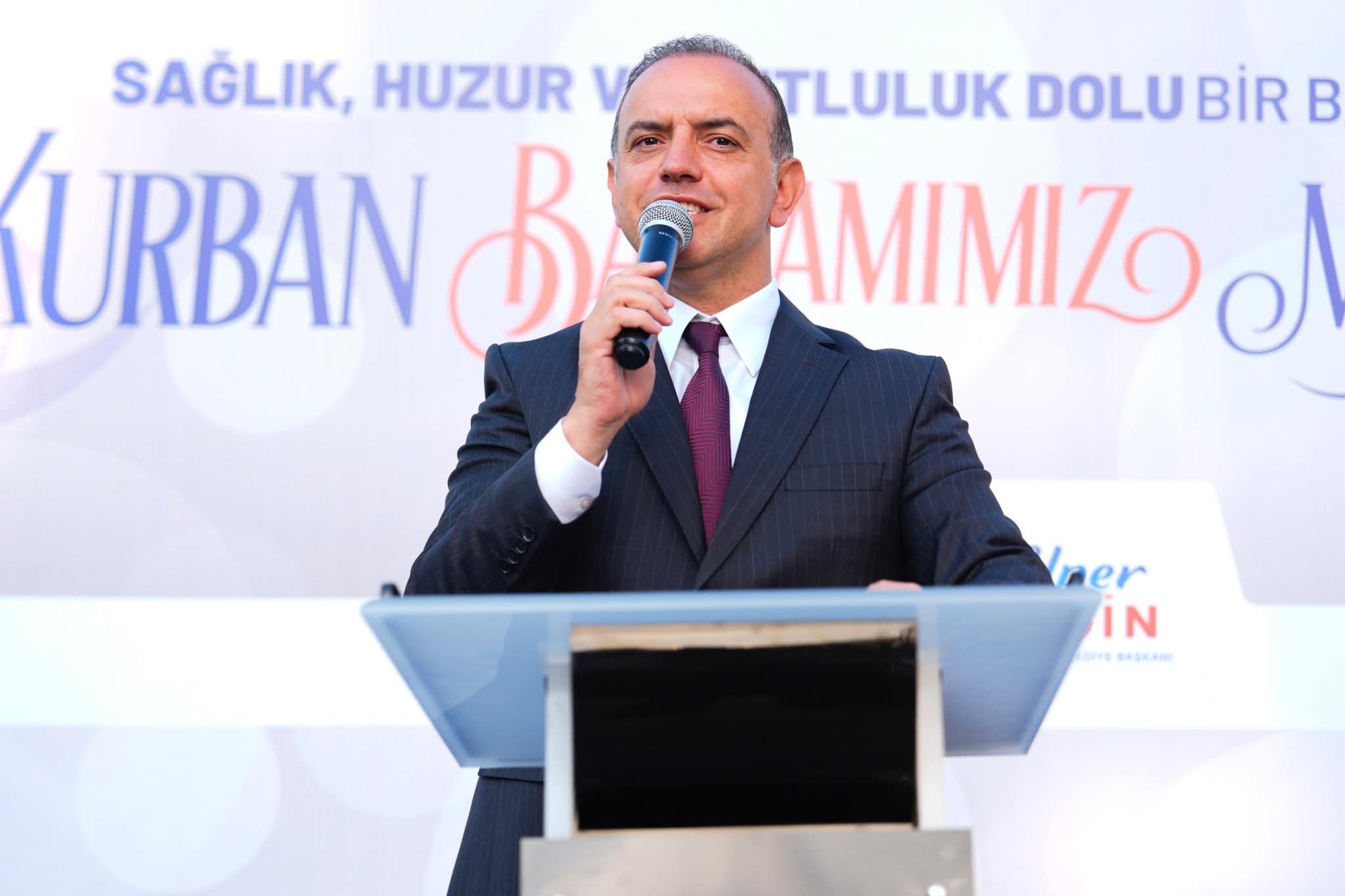 Alper Yeğin vatandaşlarla bayramlaşıyor