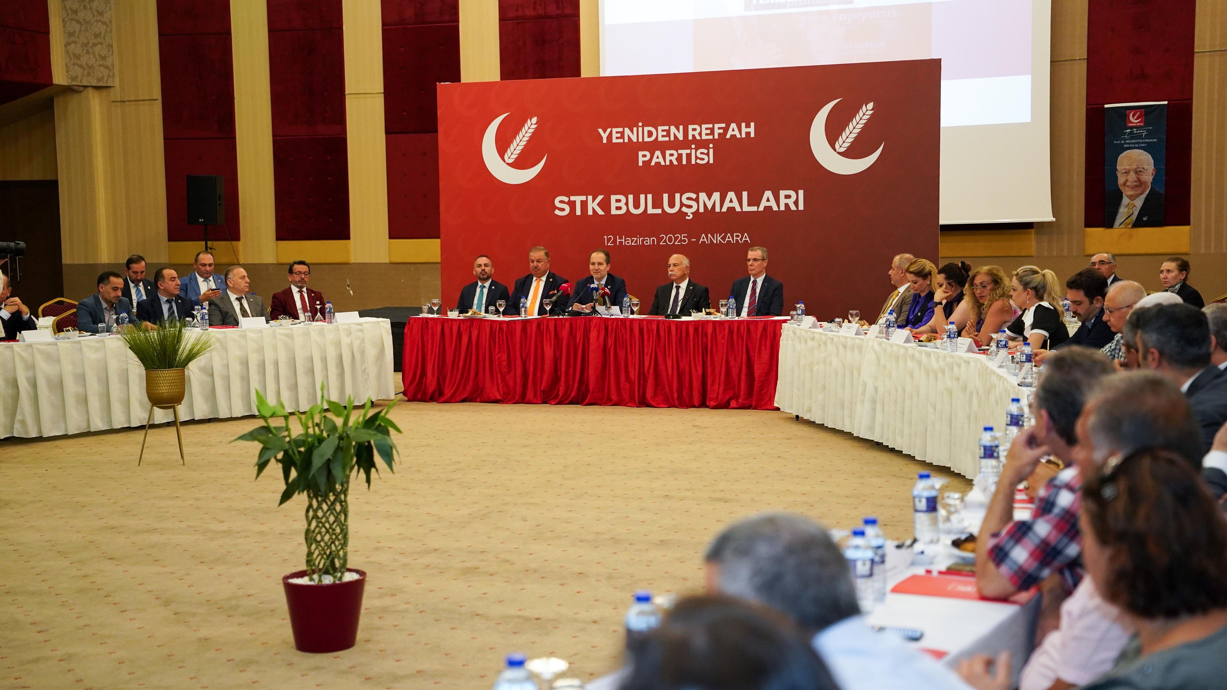 Fatih Erbakan konuşma yapıyor