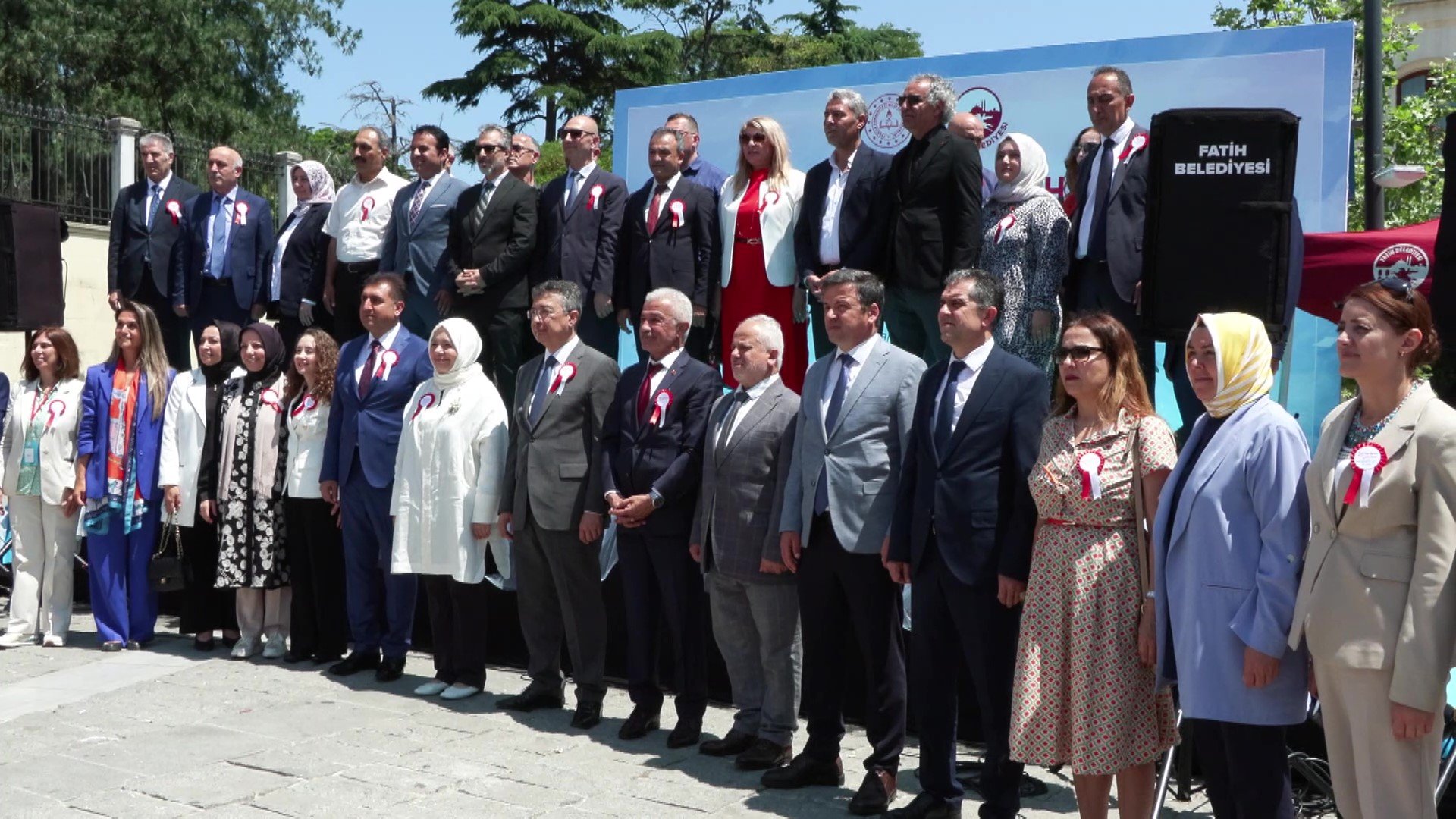Protokol Üyeleri Stantları Geziyor