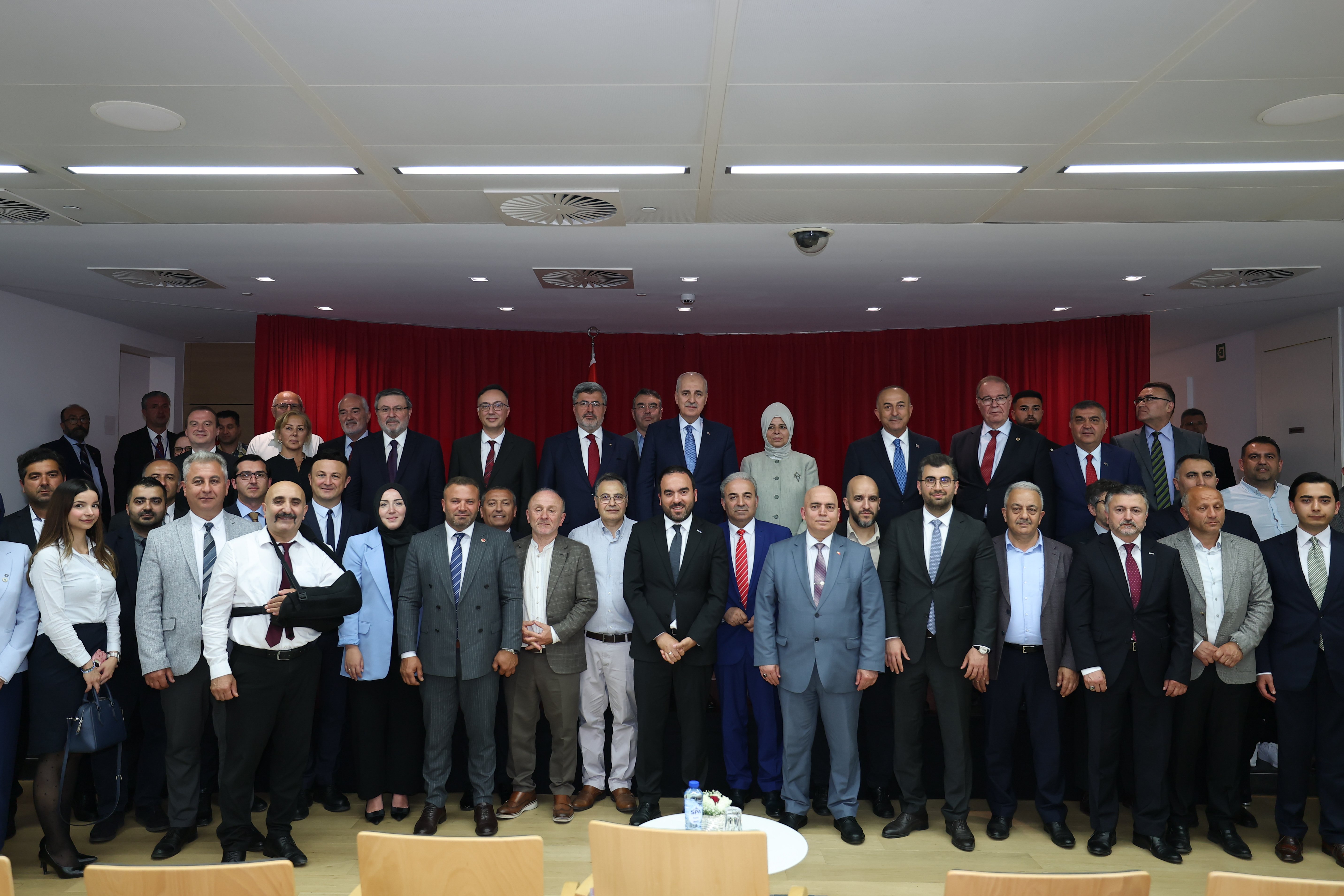 Numan Kurtulmuş topluluk önünde